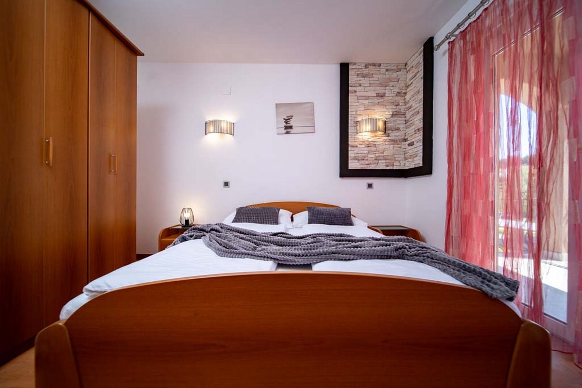 Two bedroom apartment with terrace Lopar, Rab  A-d