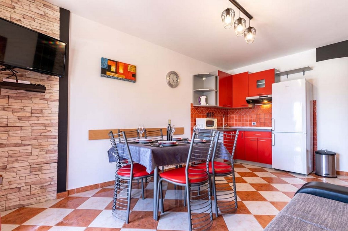 Two bedroom apartment with terrace Lopar, Rab  A-d