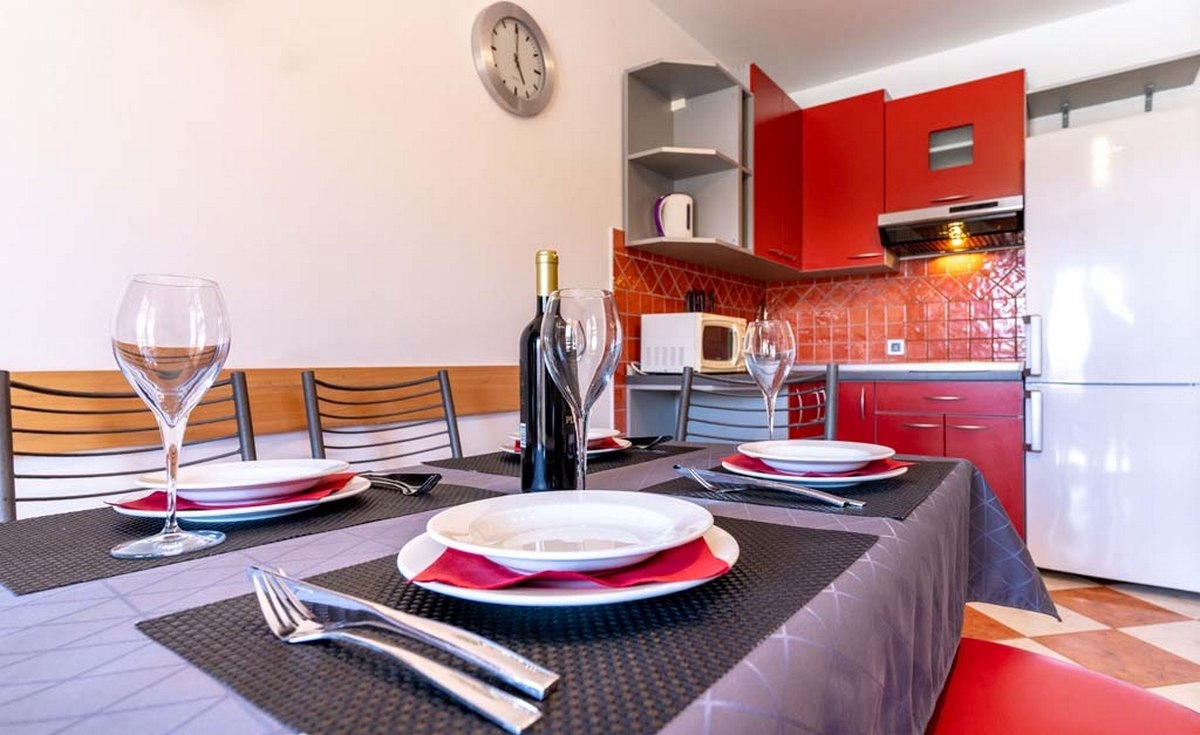 Two bedroom apartment with terrace Lopar, Rab  A-d