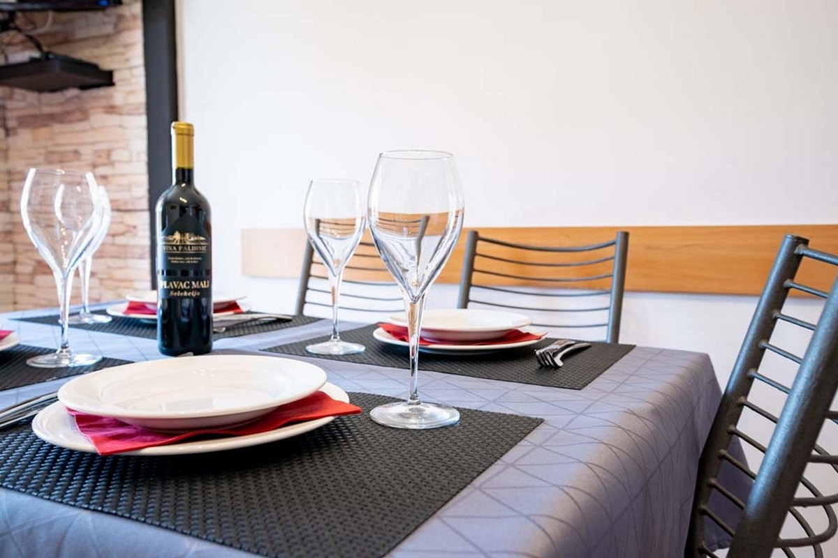 Two bedroom apartment with terrace Lopar, Rab  A-d