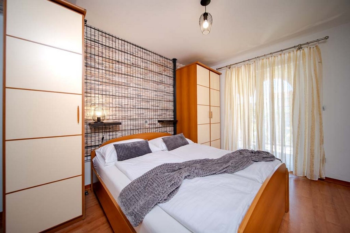 Two bedroom apartment with terrace Lopar, Rab  A-e