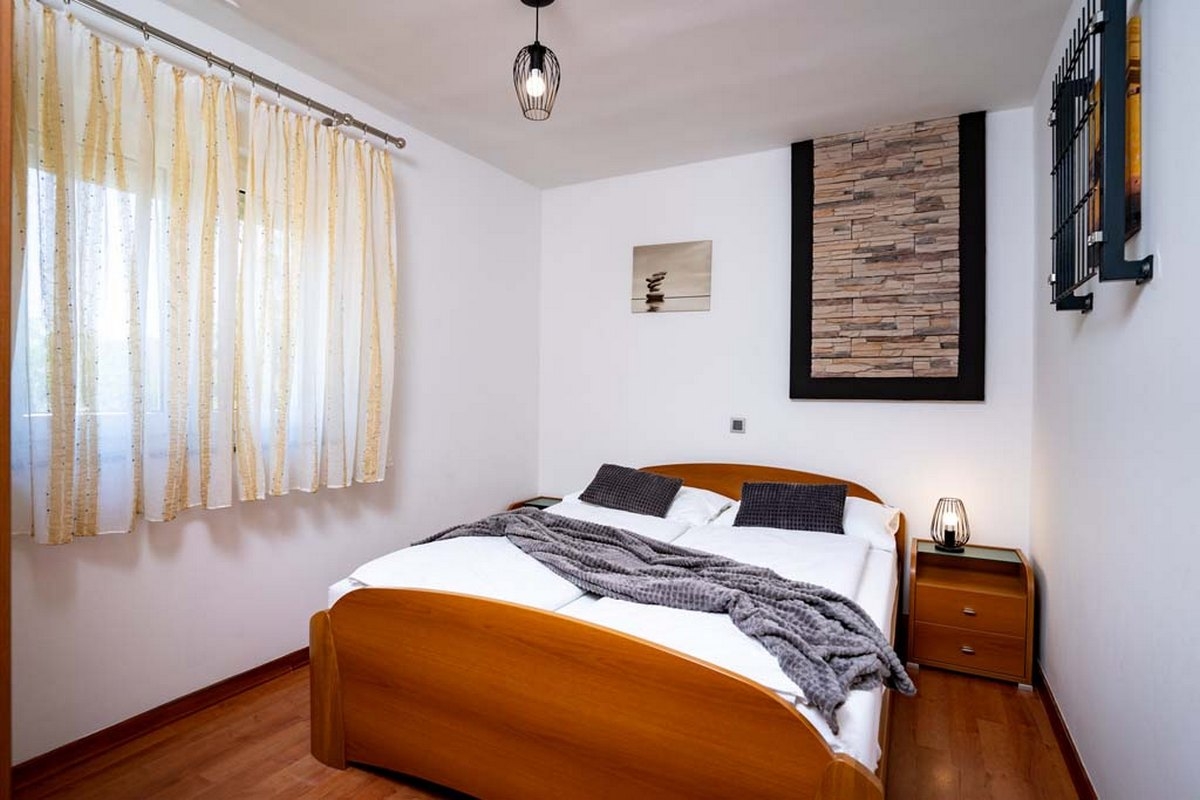 Two bedroom apartment with terrace Lopar, Rab  A-e