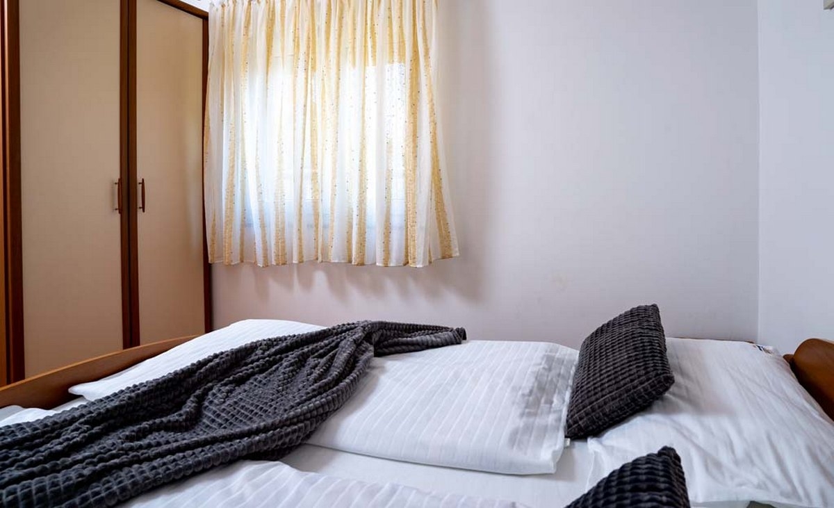 Two bedroom apartment with terrace Lopar, Rab  A-e