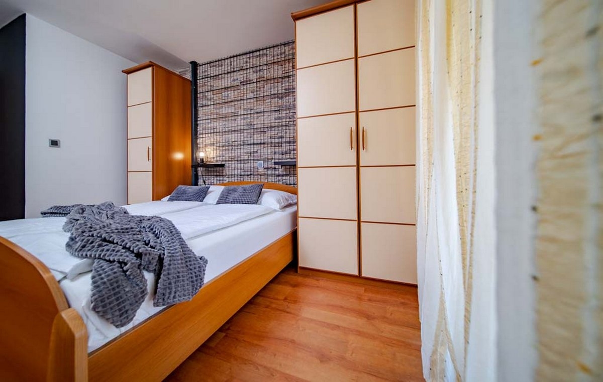 Two bedroom apartment with terrace Lopar, Rab  A-e