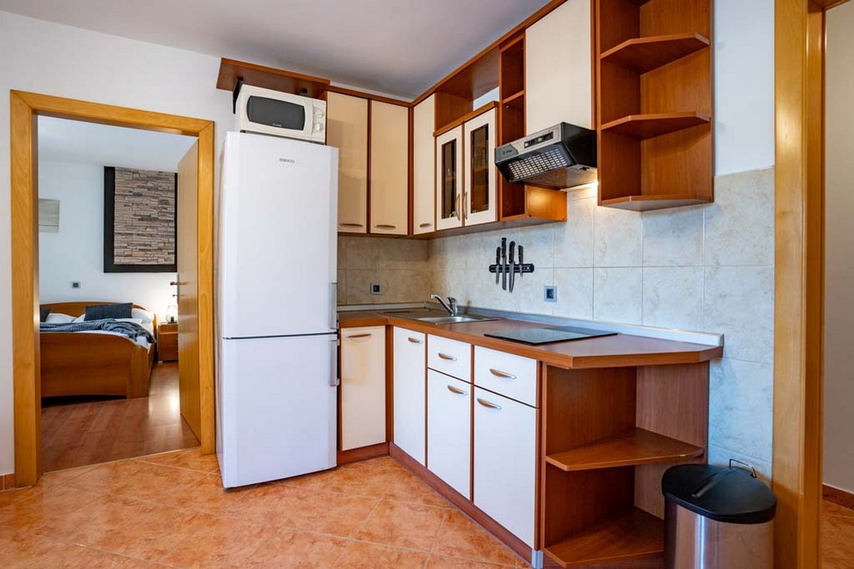 Two bedroom apartment with terrace Lopar, Rab  A-e