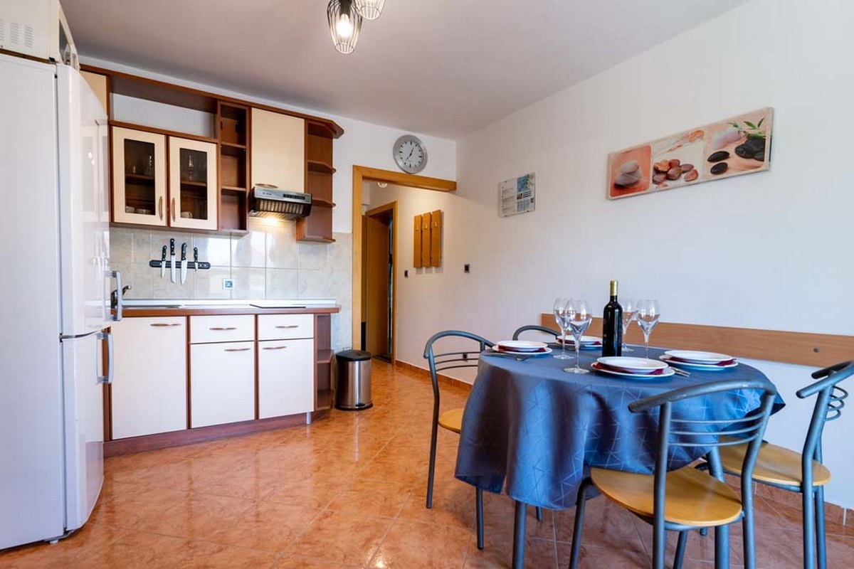 Two bedroom apartment with terrace Lopar, Rab  A-e