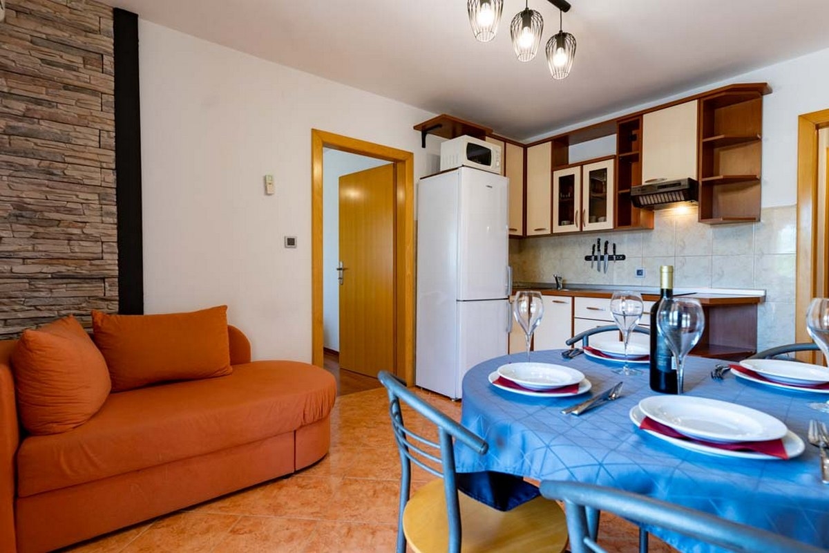 Two bedroom apartment with terrace Lopar, Rab  A-e