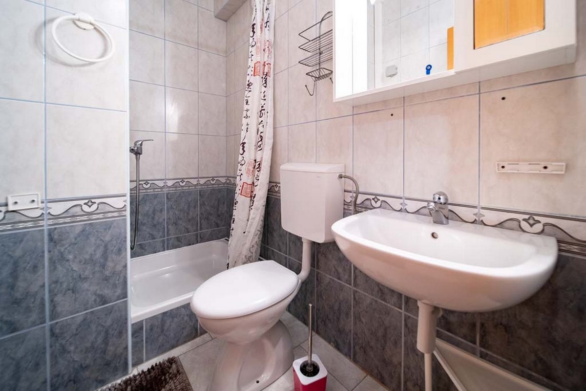 Two bedroom apartment with terrace Lopar, Rab  A-f