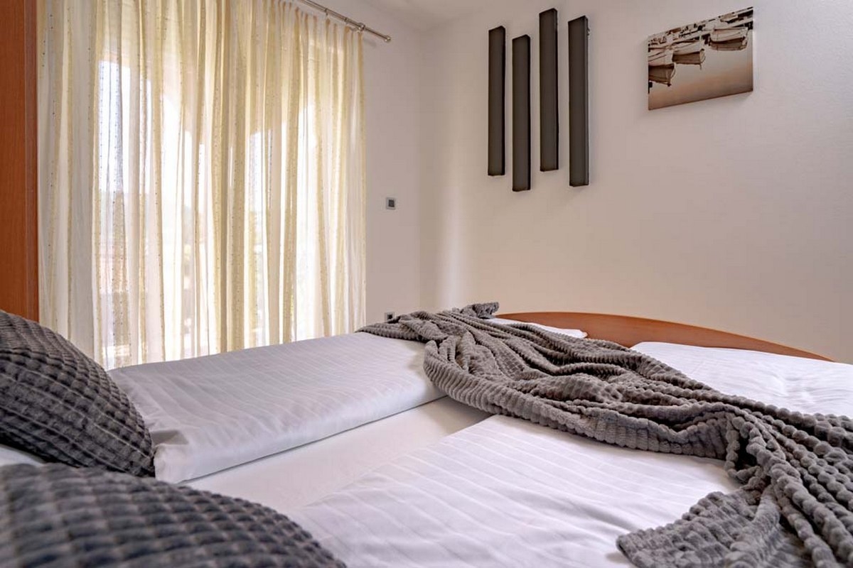 Two bedroom apartment with terrace Lopar, Rab  A-f
