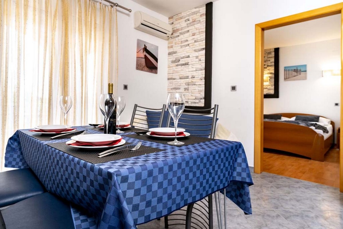Two bedroom apartment with terrace Lopar, Rab  A-f