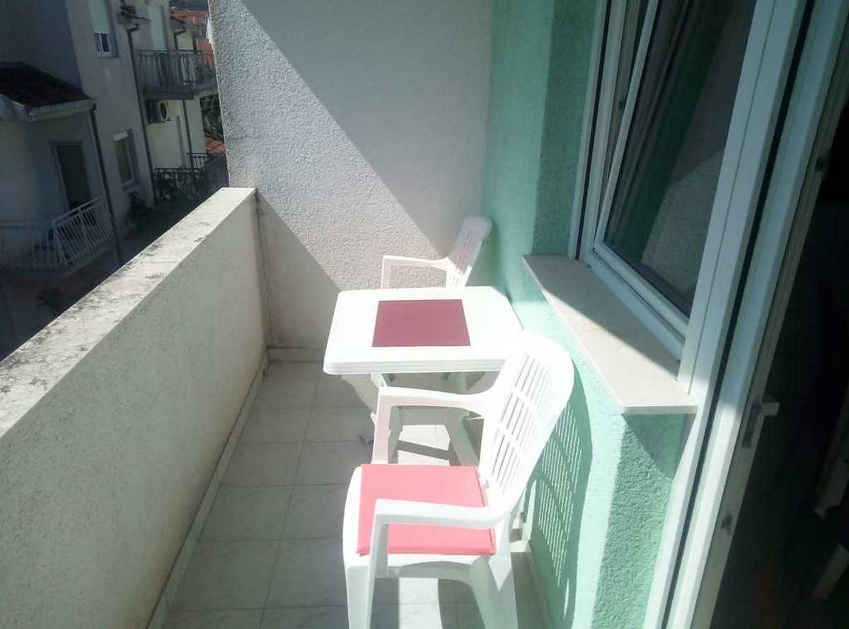 One bedroom apartment with balcony Kaštel Štafilić, Kaštela  A-c