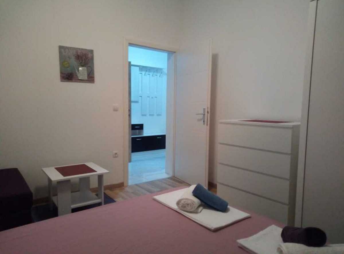 One bedroom apartment with balcony Kaštel Štafilić, Kaštela  A-c