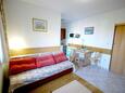 Malinska, Obývací pokoj v ubytování typu apartment, s klimatizací a WiFi.