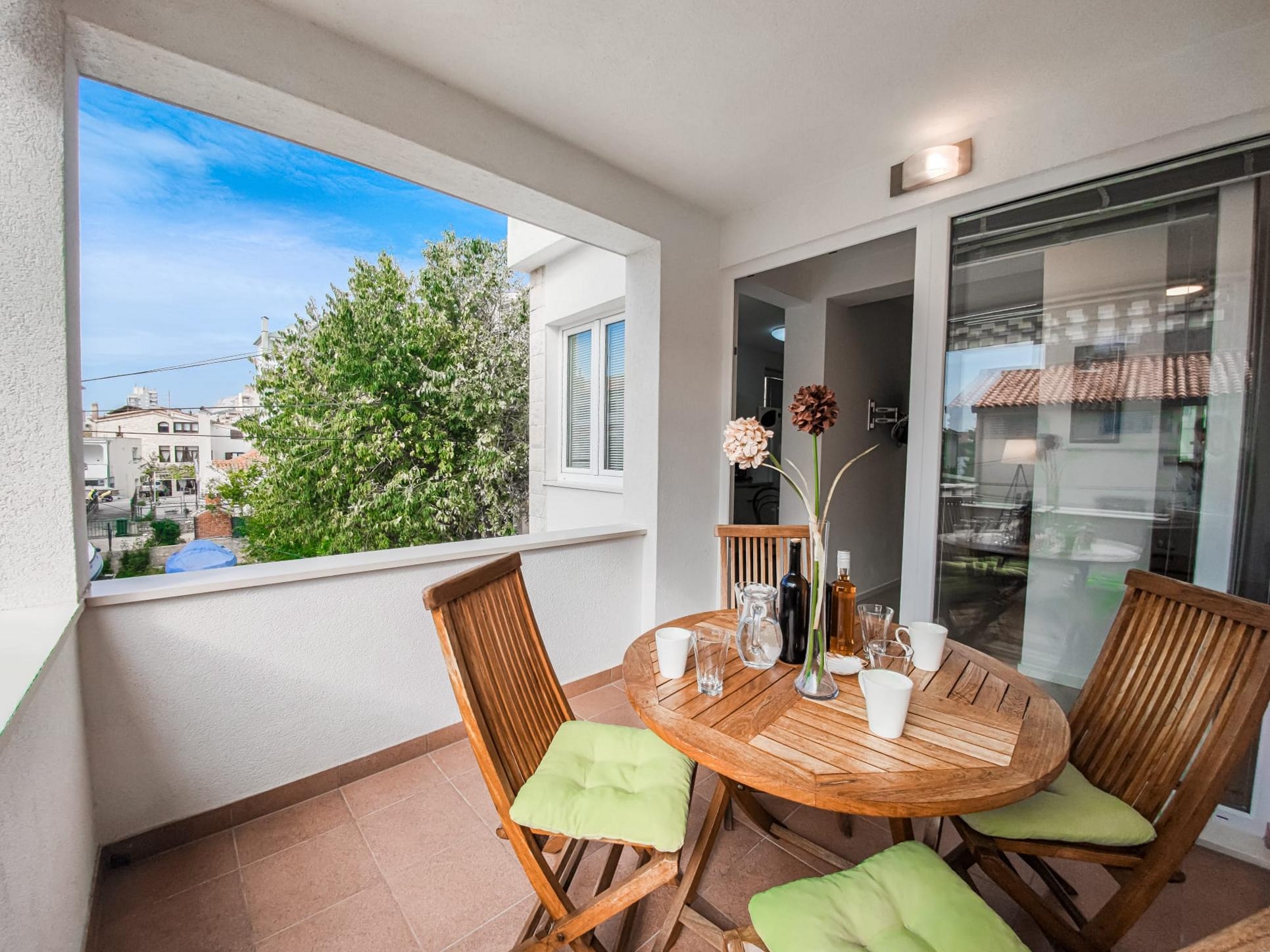 One bedroom apartment with balcony Makarska (A-20700-b) One bedroom apartment with balcony Makarska (A-20700-b)