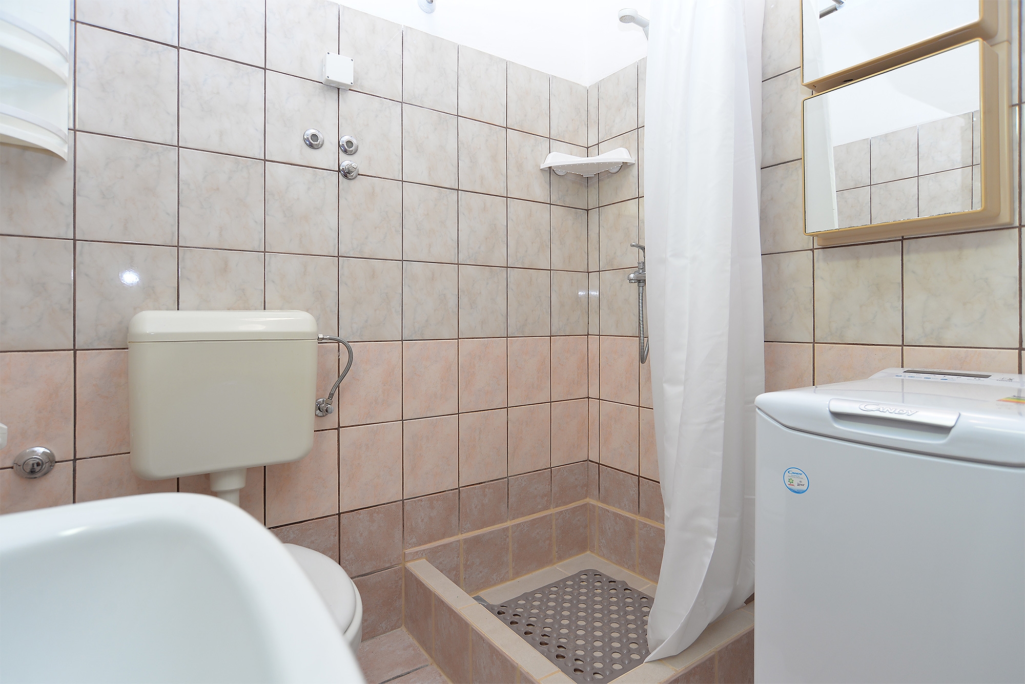 One bedroom apartment with terrace Valbandon, Fažana  A-b