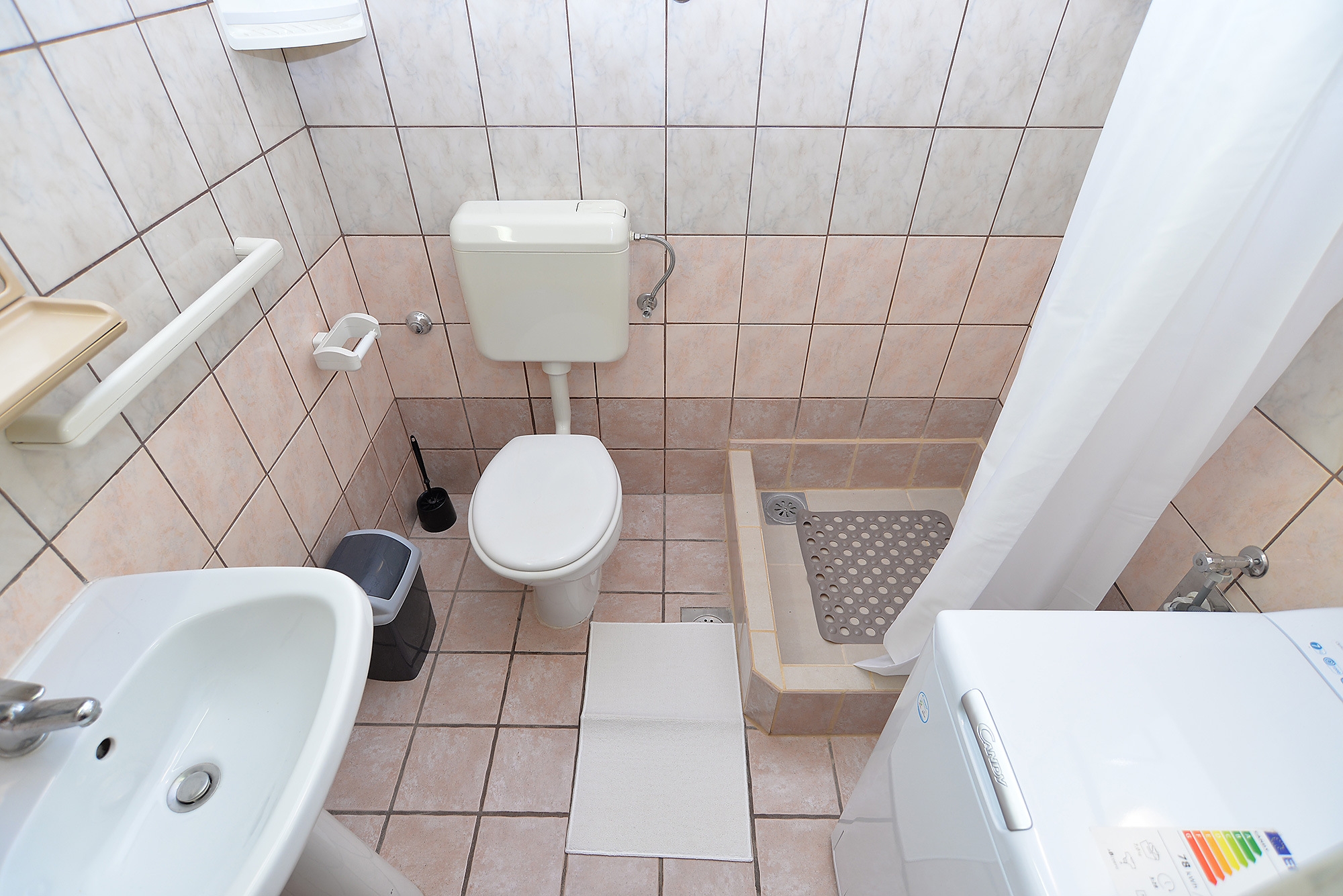 One bedroom apartment with terrace Valbandon, Fažana  A-b