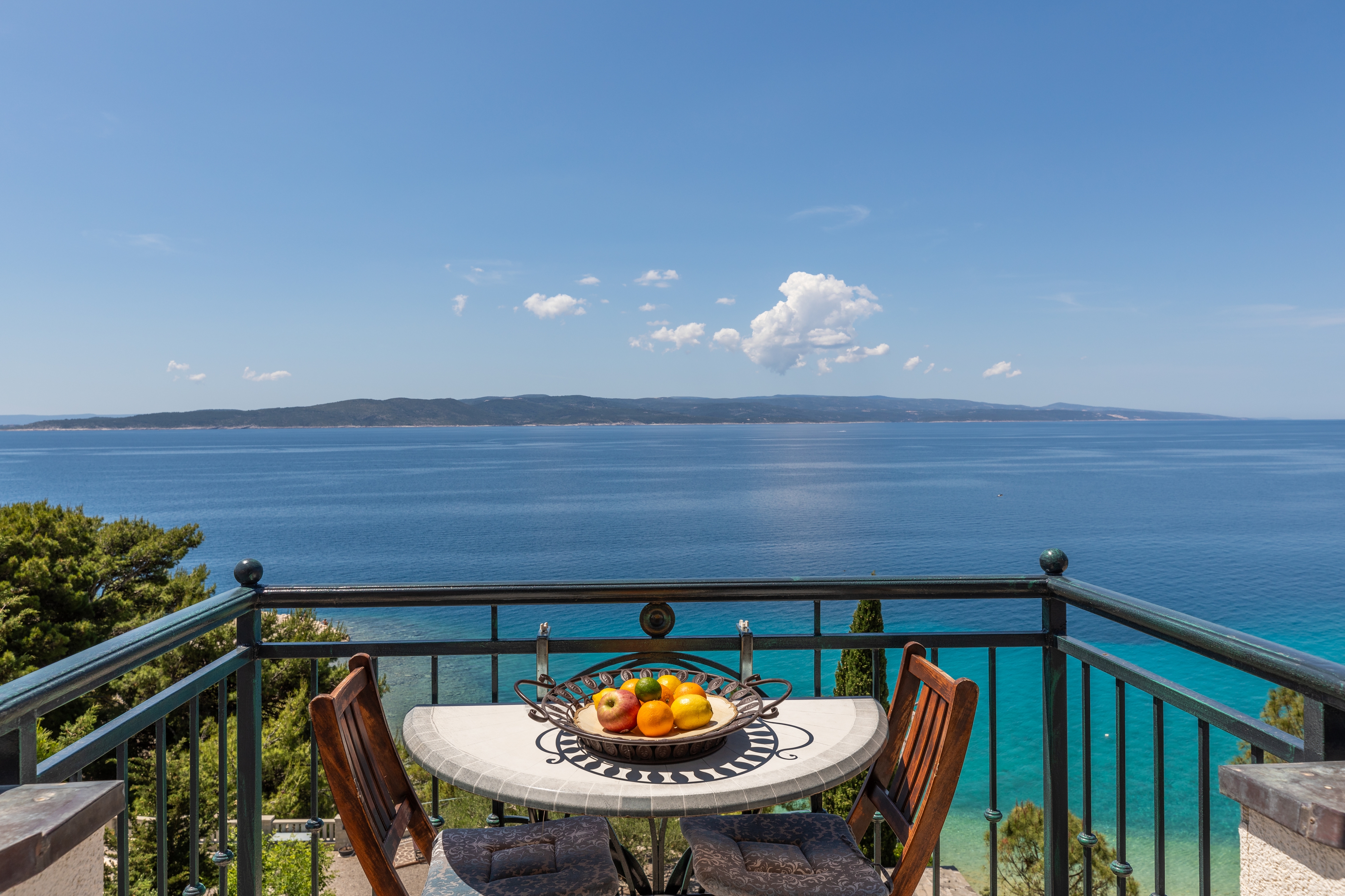 One bedroom apartment with balcony and sea view Brela (Makarska) (A-20708-a) One bedroom apartment with balcony and sea view Brela (Makarska) (A-20708-a)