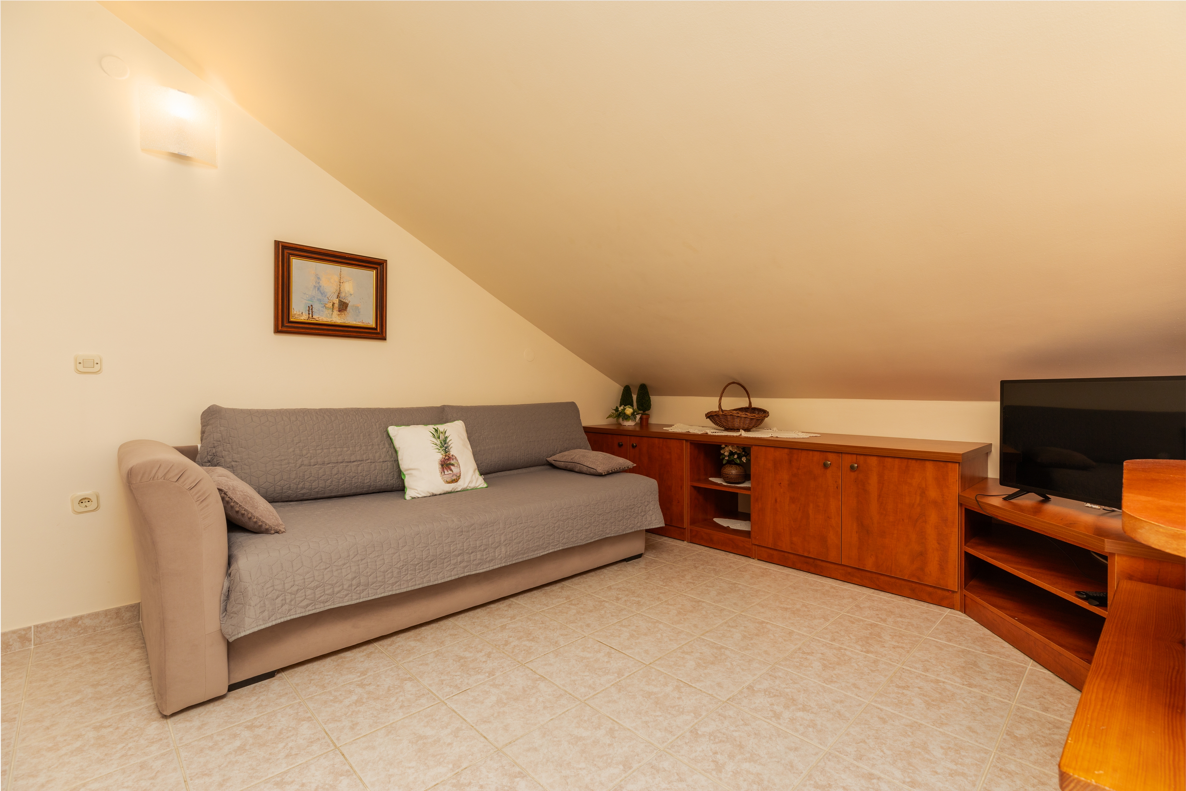 One bedroom apartment with balcony and sea view Brela (Makarska) (A-20708-a) One bedroom apartment with balcony and sea view Brela (Makarska) (A-20708-a)