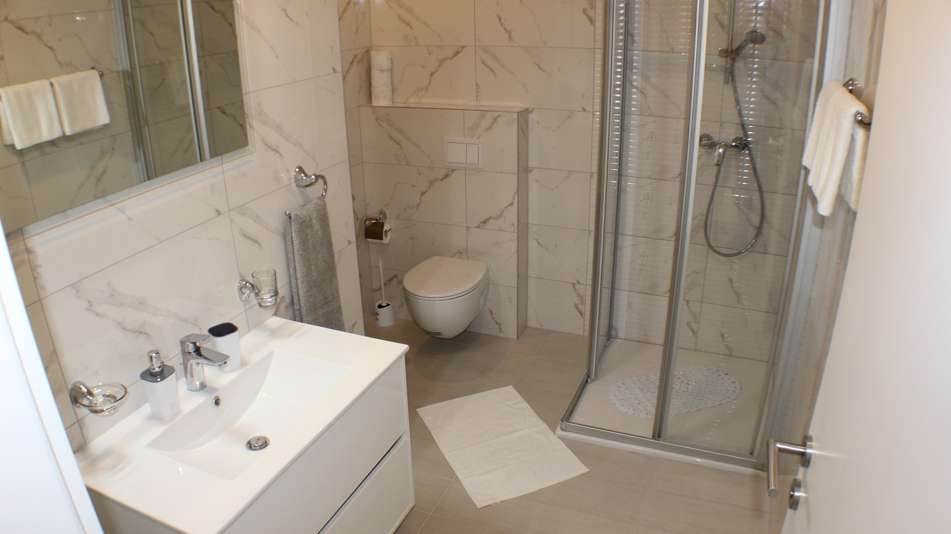 Two bedroom apartment with terrace Promajna, Makarska  A-a