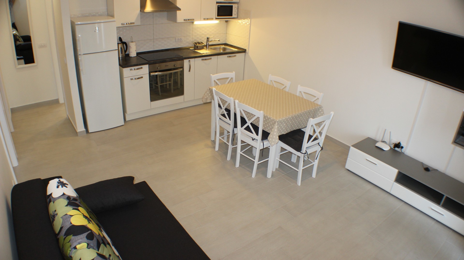 Two bedroom apartment with terrace Promajna, Makarska  A-a