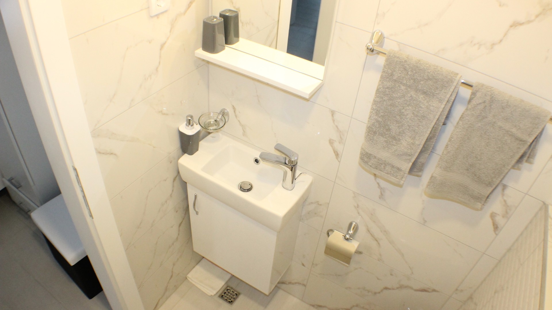 Two bedroom apartment with terrace Promajna, Makarska  A-c