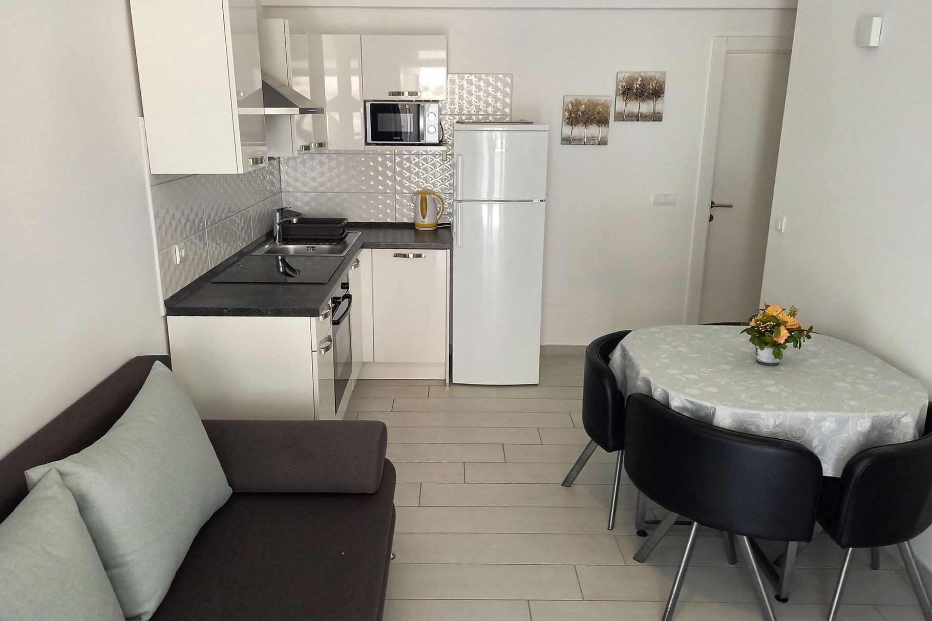 Two bedroom apartment with terrace Promajna, Makarska  A-c