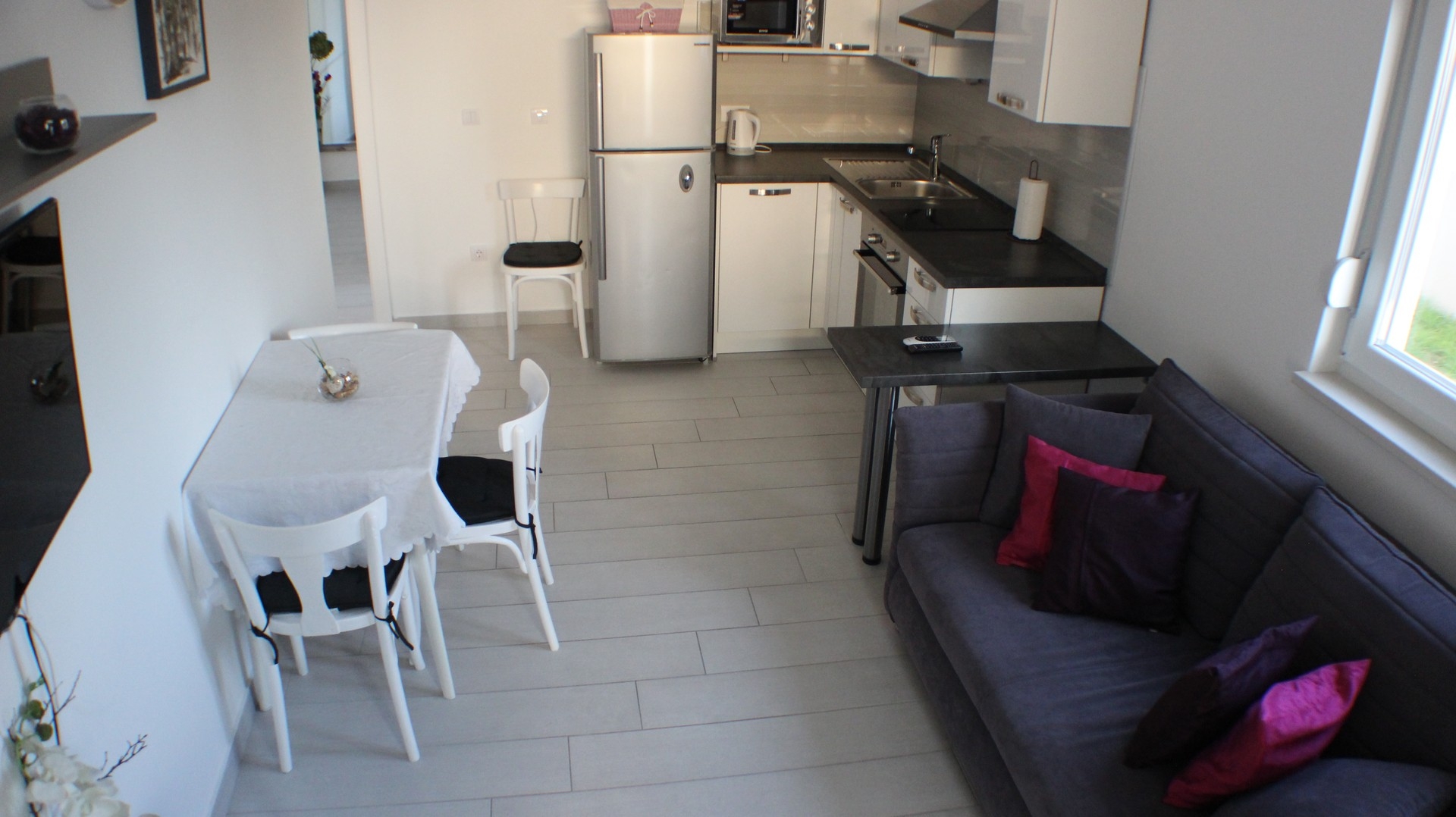 Two bedroom apartment with terrace Promajna, Makarska  A-d