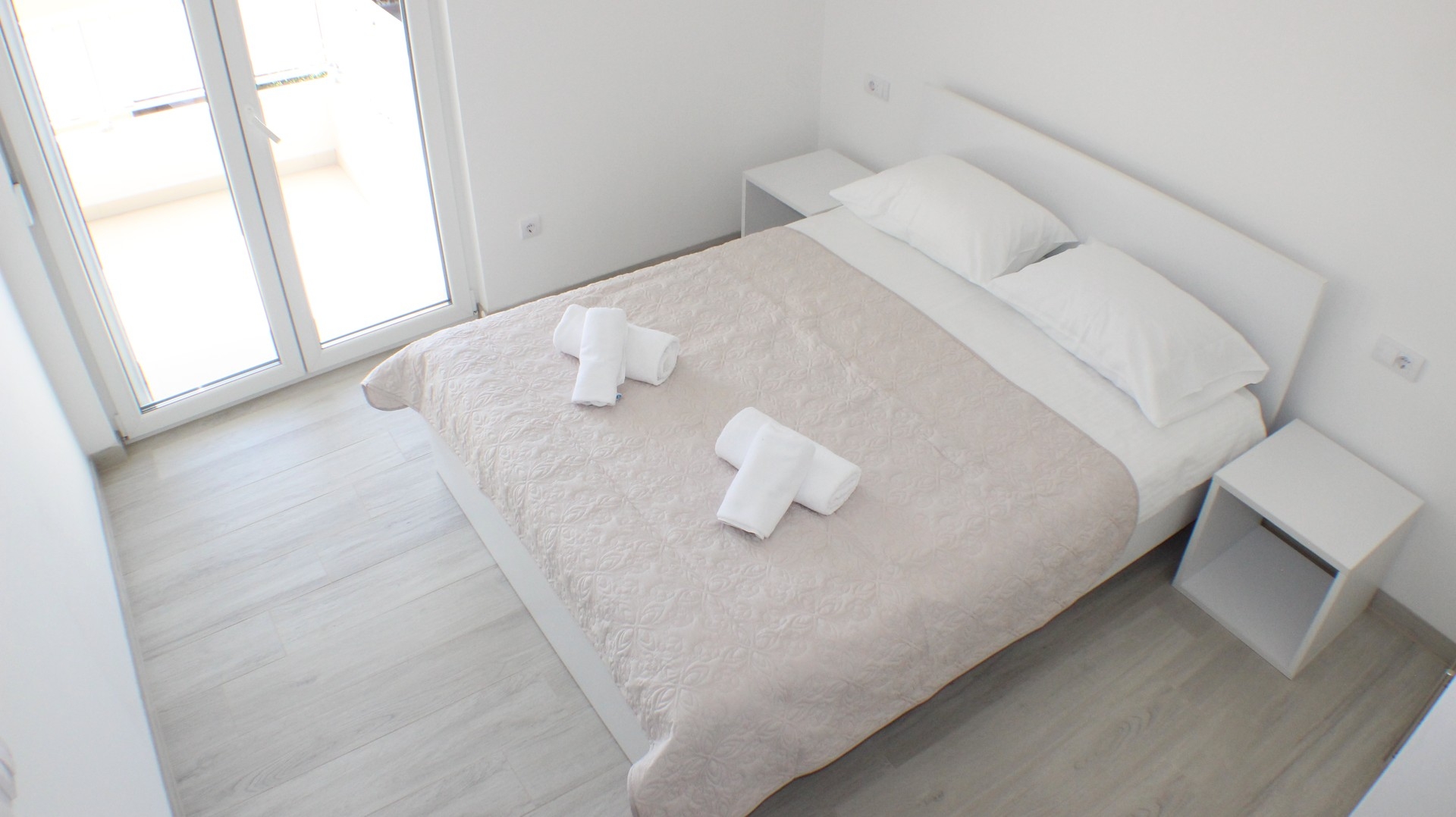 One bedroom apartment with terrace Promajna, Makarska  A-g