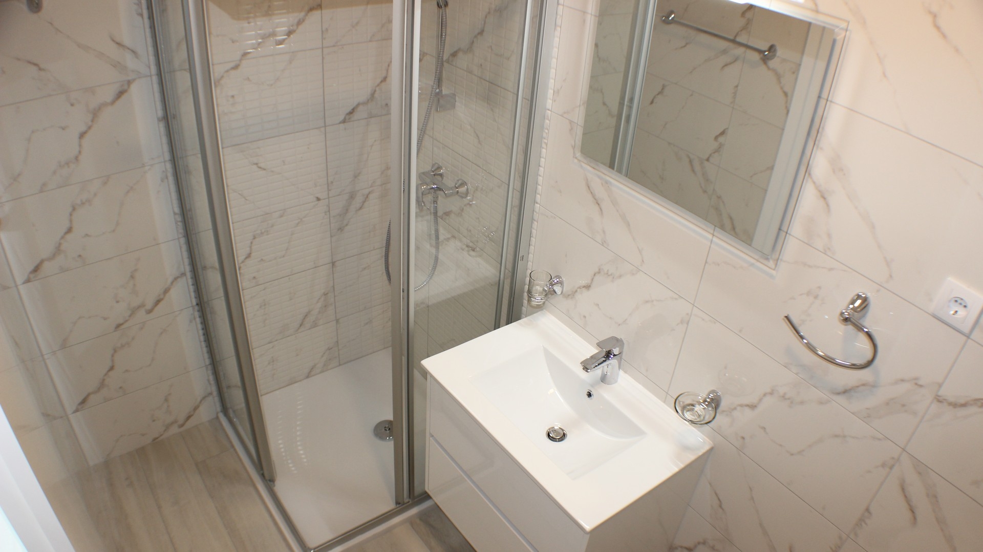 Two bedroom apartment with terrace and sea view Promajna, Makarska  A-i