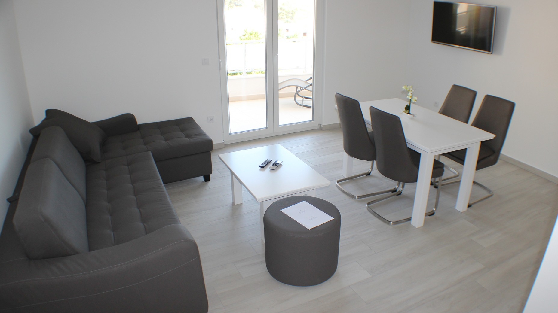 Two bedroom apartment with terrace and sea view Promajna, Makarska  A-i