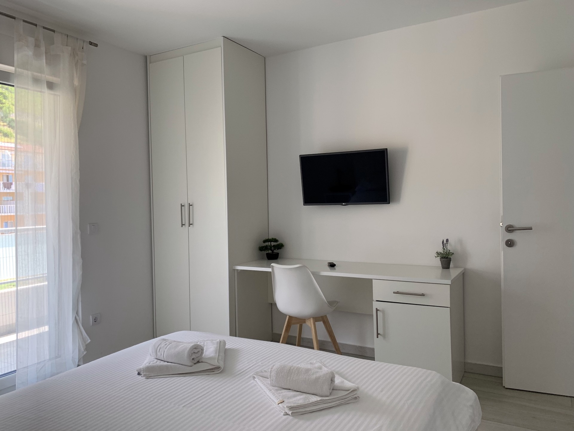 Two bedroom apartment with terrace and sea view Promajna, Makarska  A-k