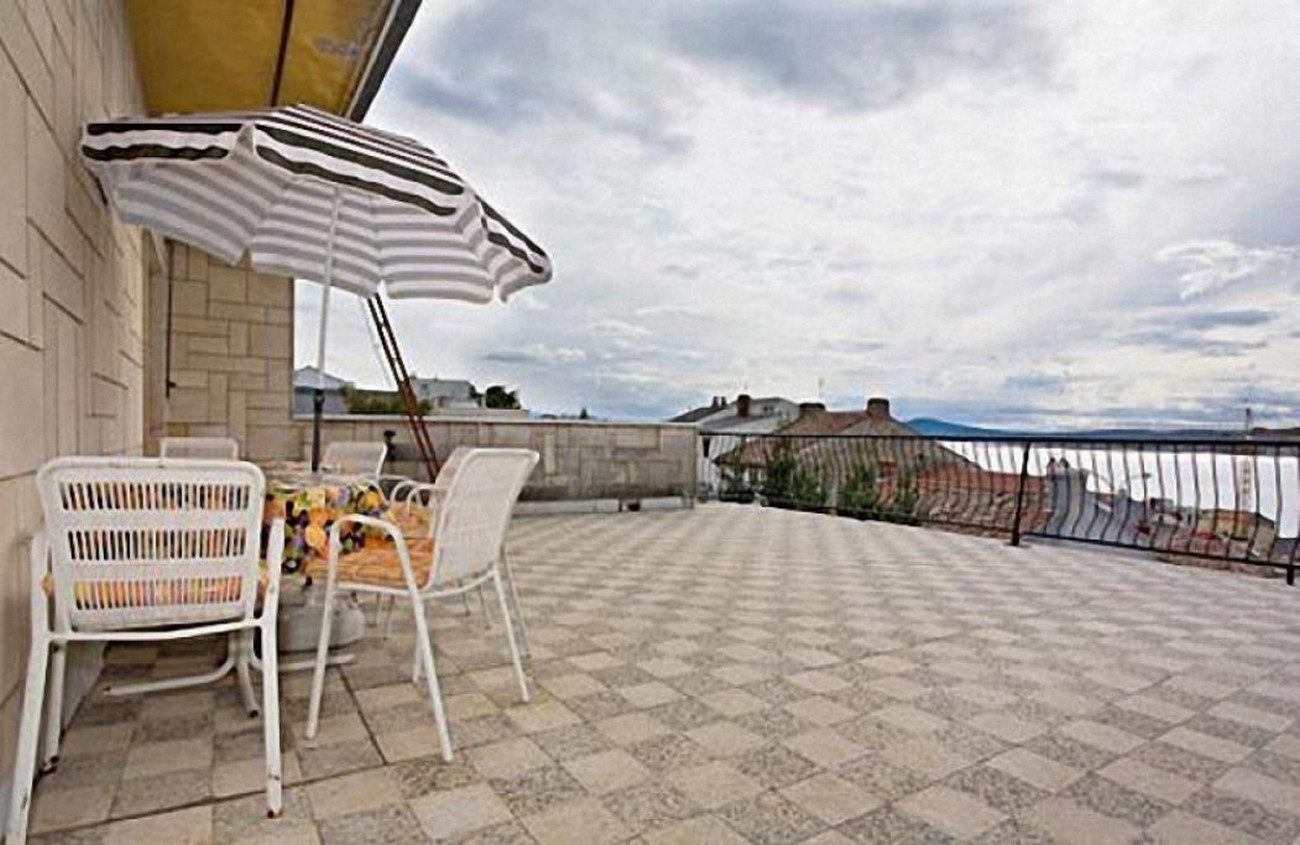 Four bedroom apartment with terrace and sea view Crikvenica  A-a
