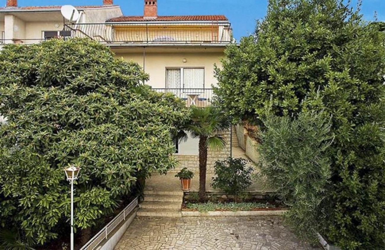 Four-bedroom apartment with terrace and sea view Crikvenica (A-20724-a)