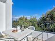 Terrace 1 Pokrivenik, Terrace 1 in the apartment, with a sea view, (pet friendly) and WiFi.