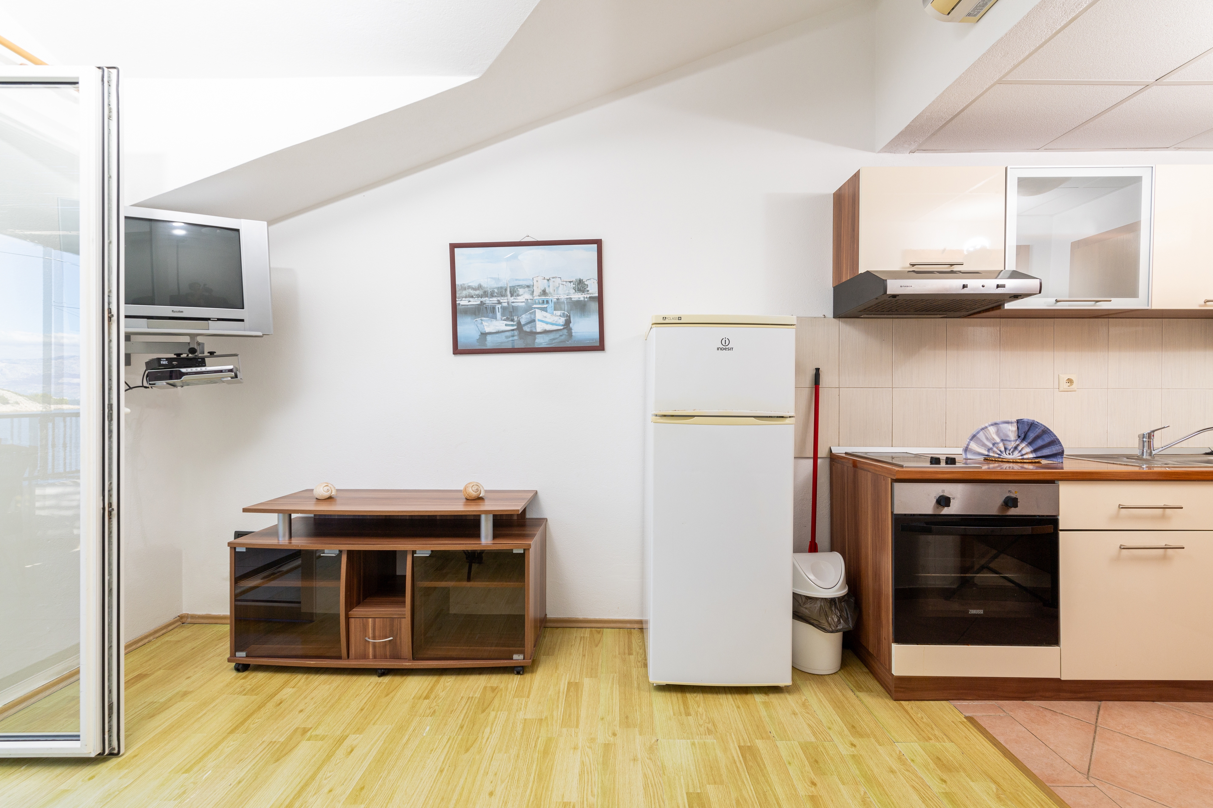 One bedroom apartment near beach Cove Pokrivenik, Hvar (A-2073-f)