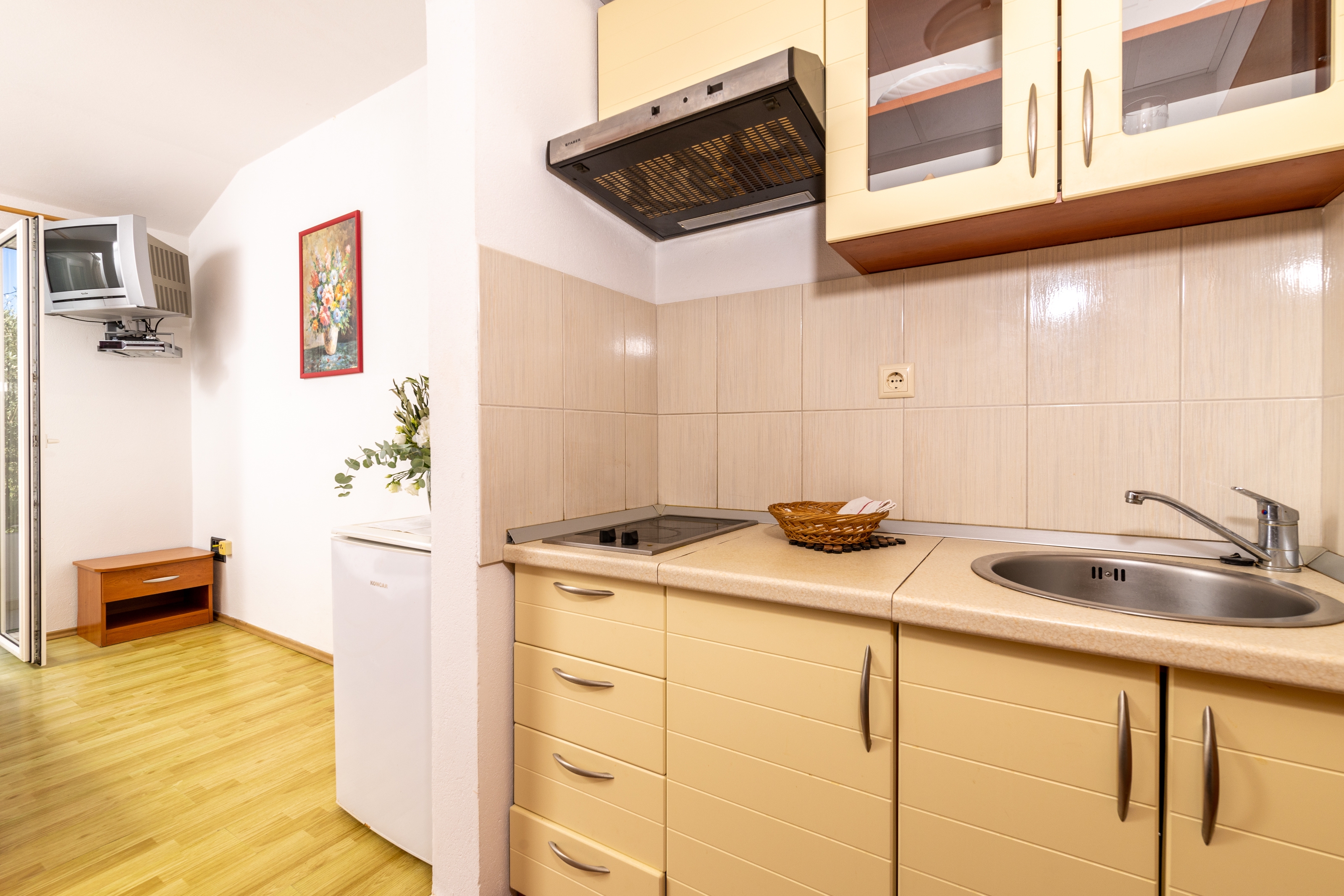 Studio flat near beach Cove Pokrivenik, Hvar (AS-2073-d)