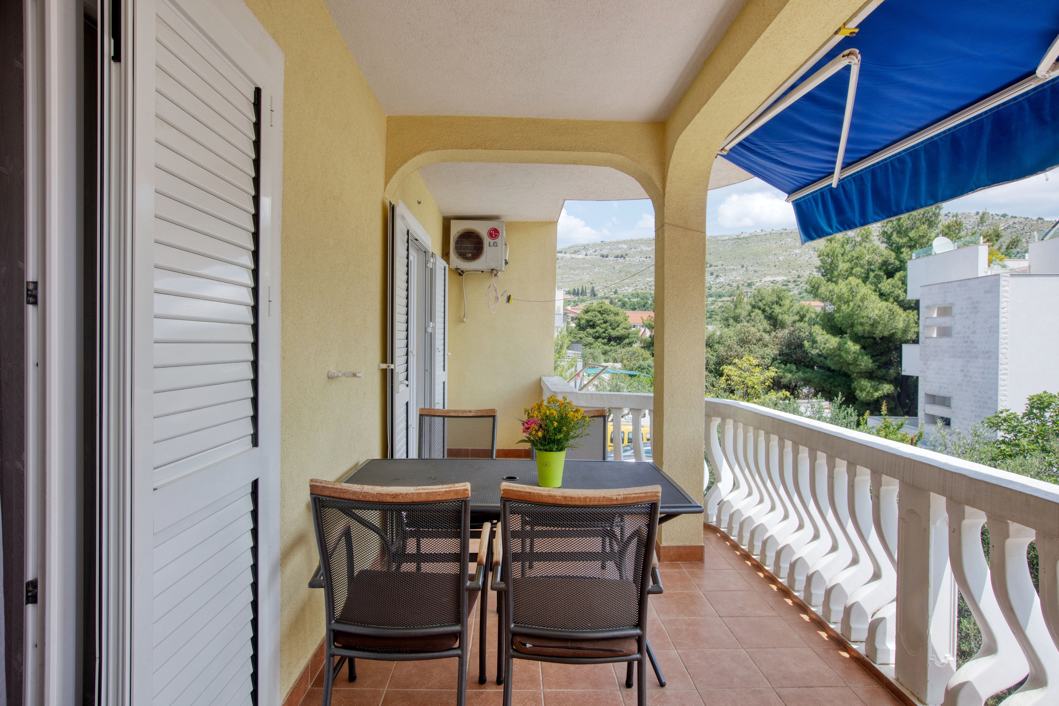 Two bedroom apartment with terrace and sea view Grebaštica, Šibenik  A-c