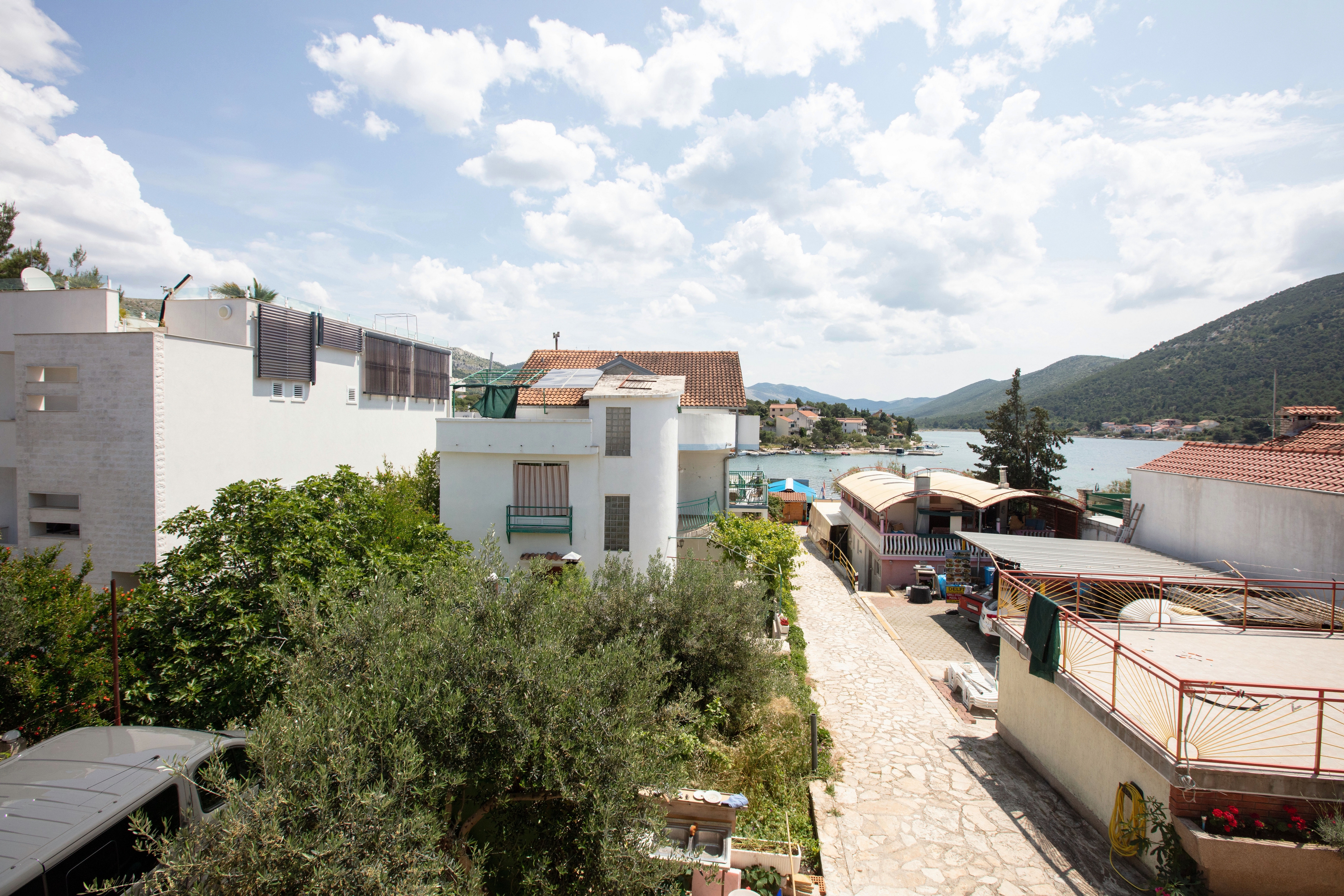 Two bedroom apartment with terrace and sea view Grebaštica, Šibenik  A-c