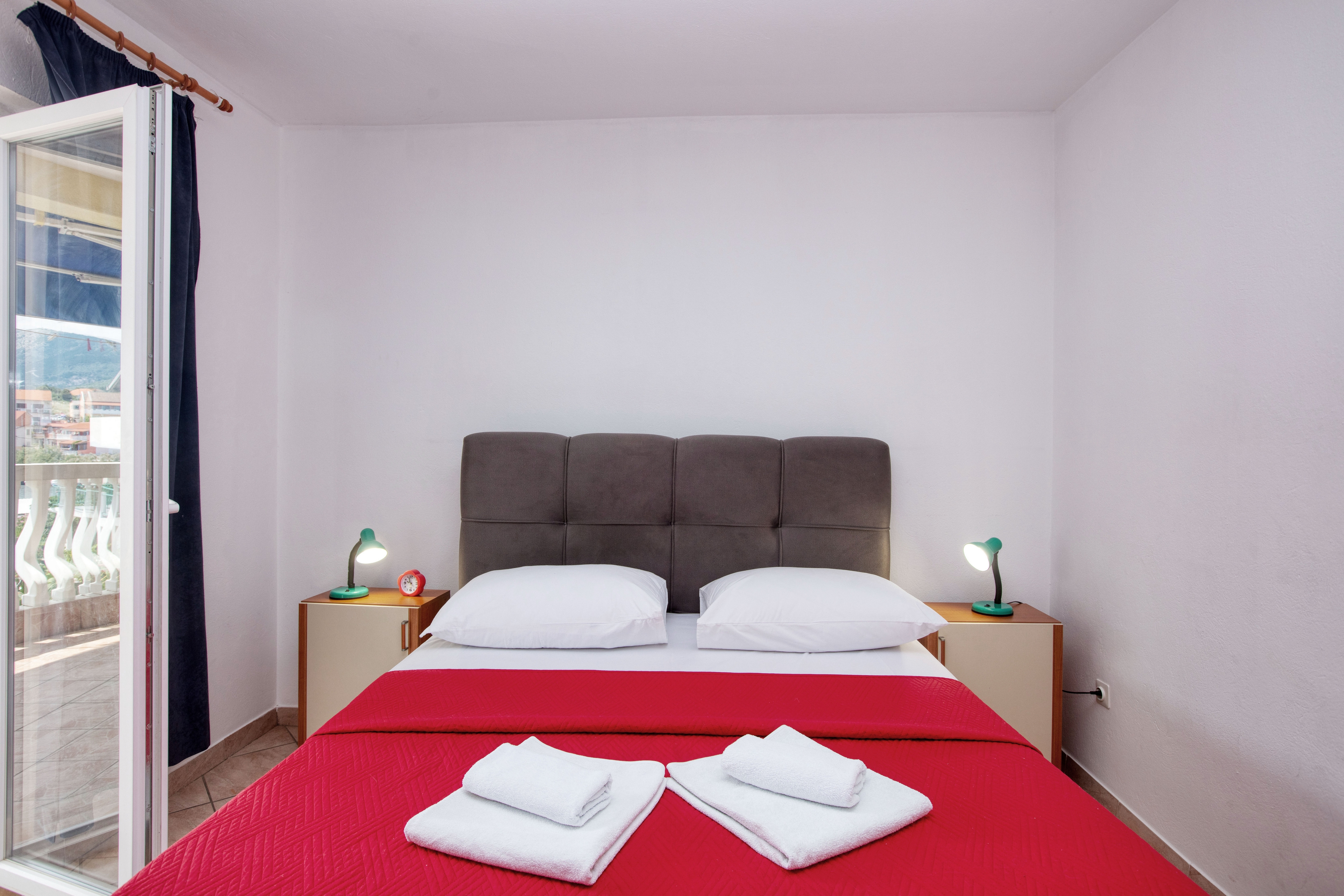 Two bedroom apartment with terrace and sea view Grebaštica, Šibenik  A-d