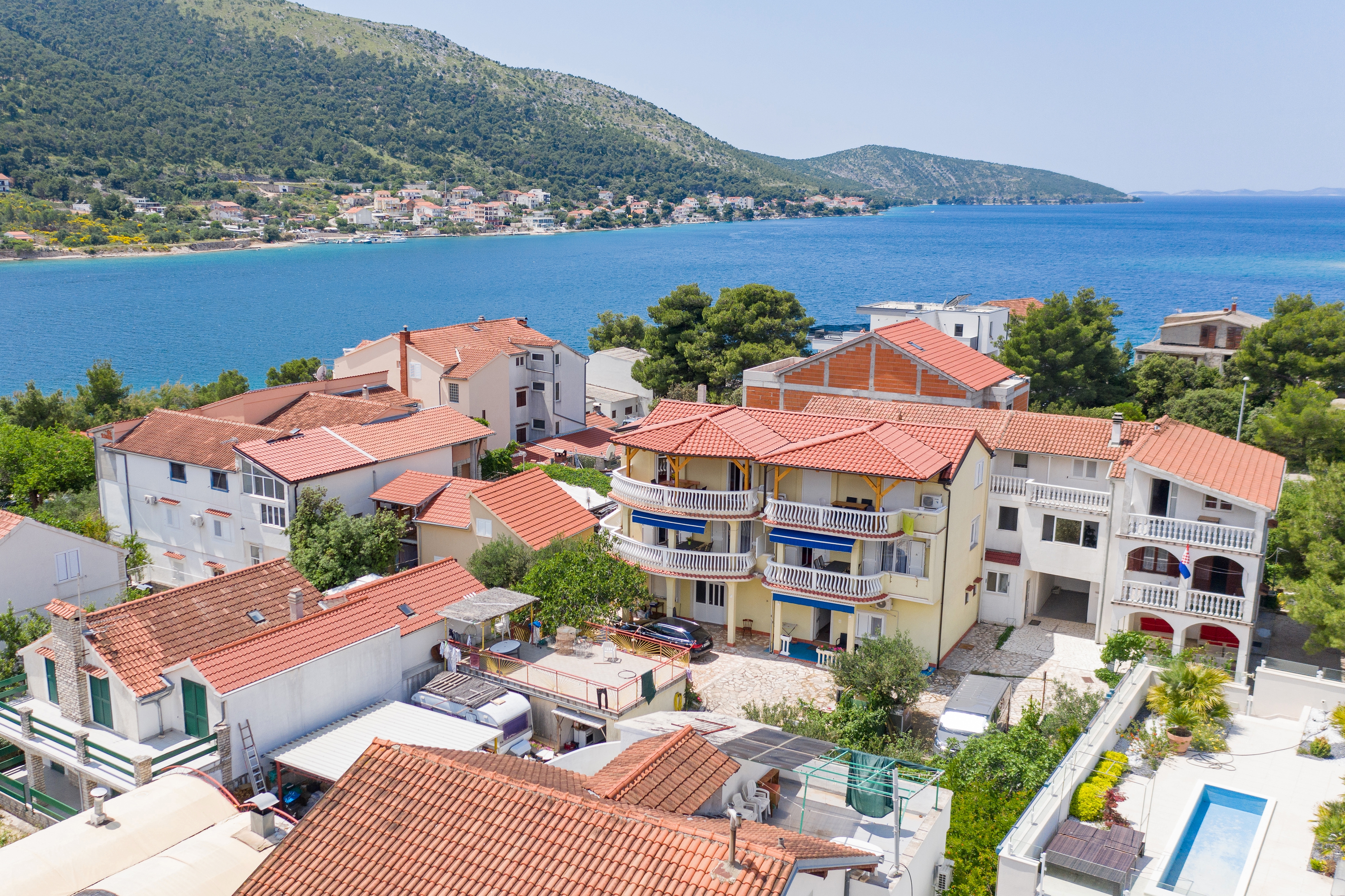 Dvosobni apartman s terasom i pogledom na more Grebaštica, Šibenik  A-d