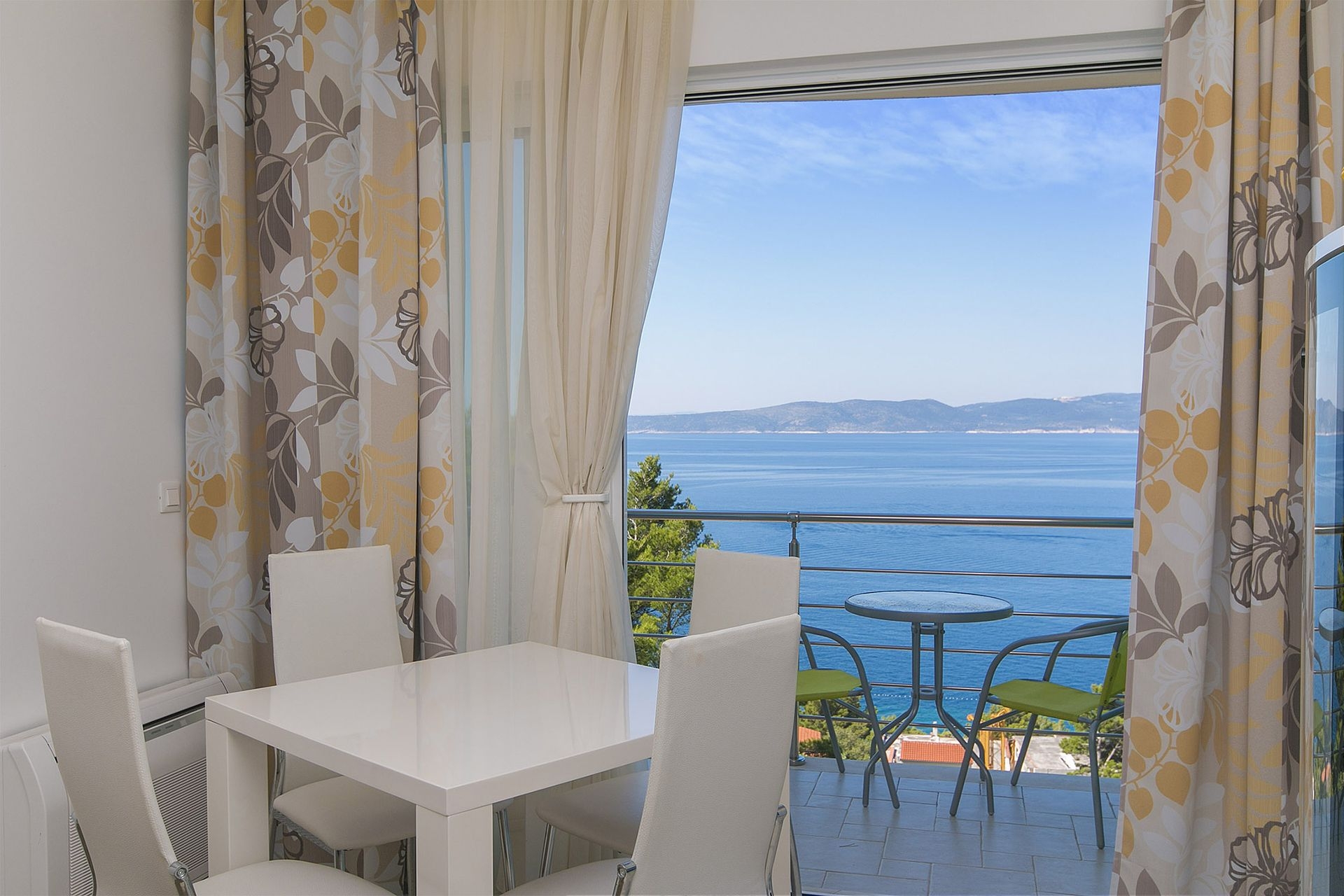 Two bedroom apartment with balcony and sea view Brela, Makarska  A-a