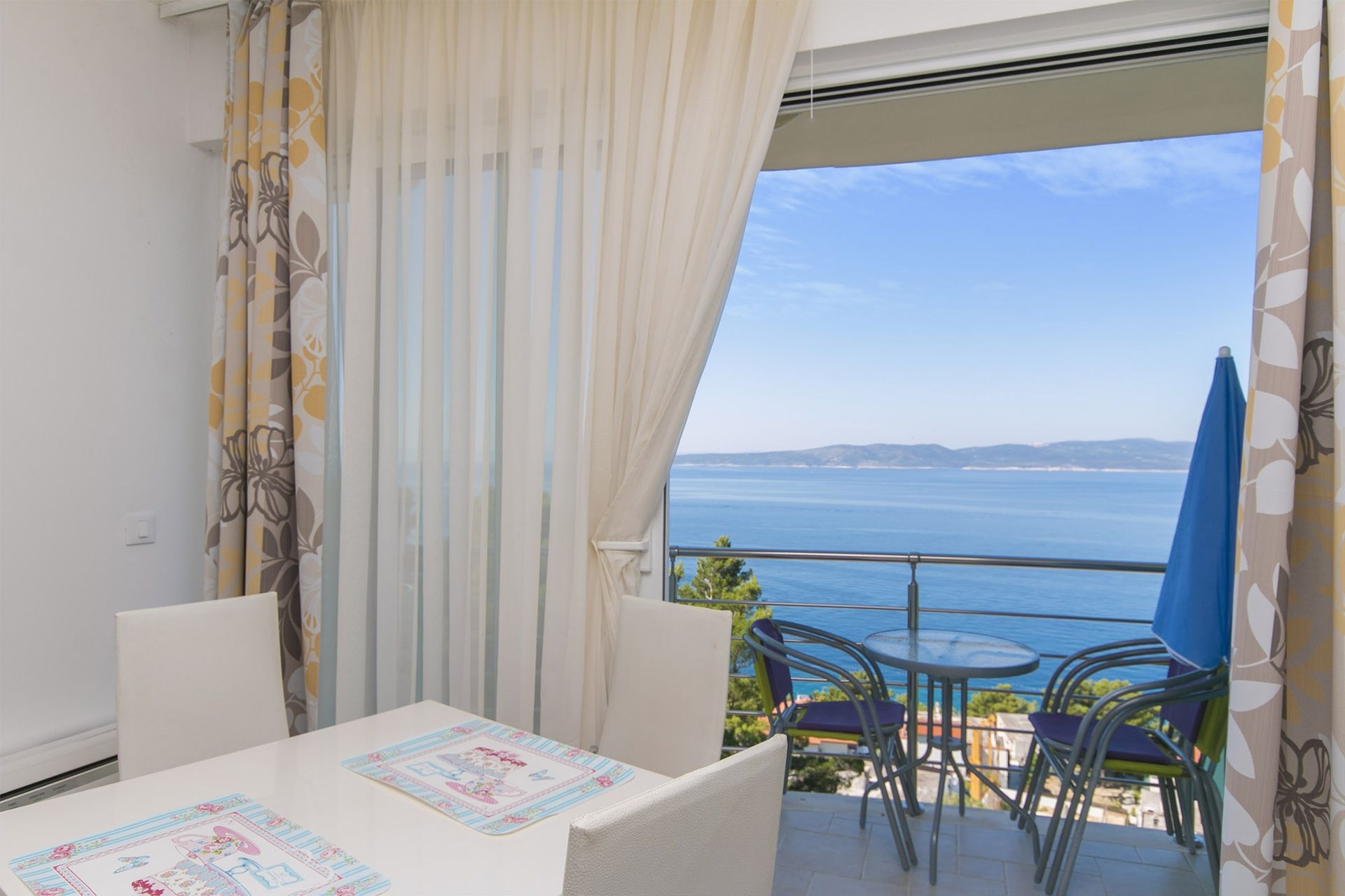Two bedroom apartment with balcony and sea view Brela, Makarska  A-b