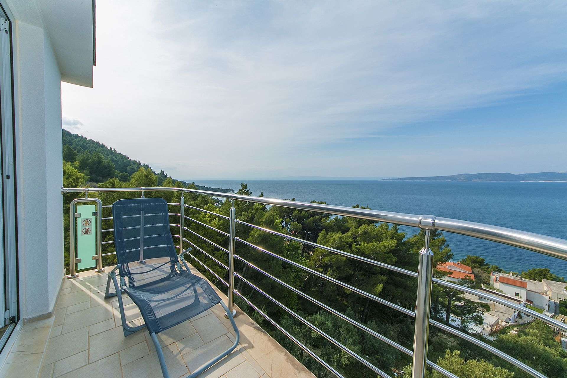 One bedroom apartment with balcony and sea view Brela, Makarska  A-c