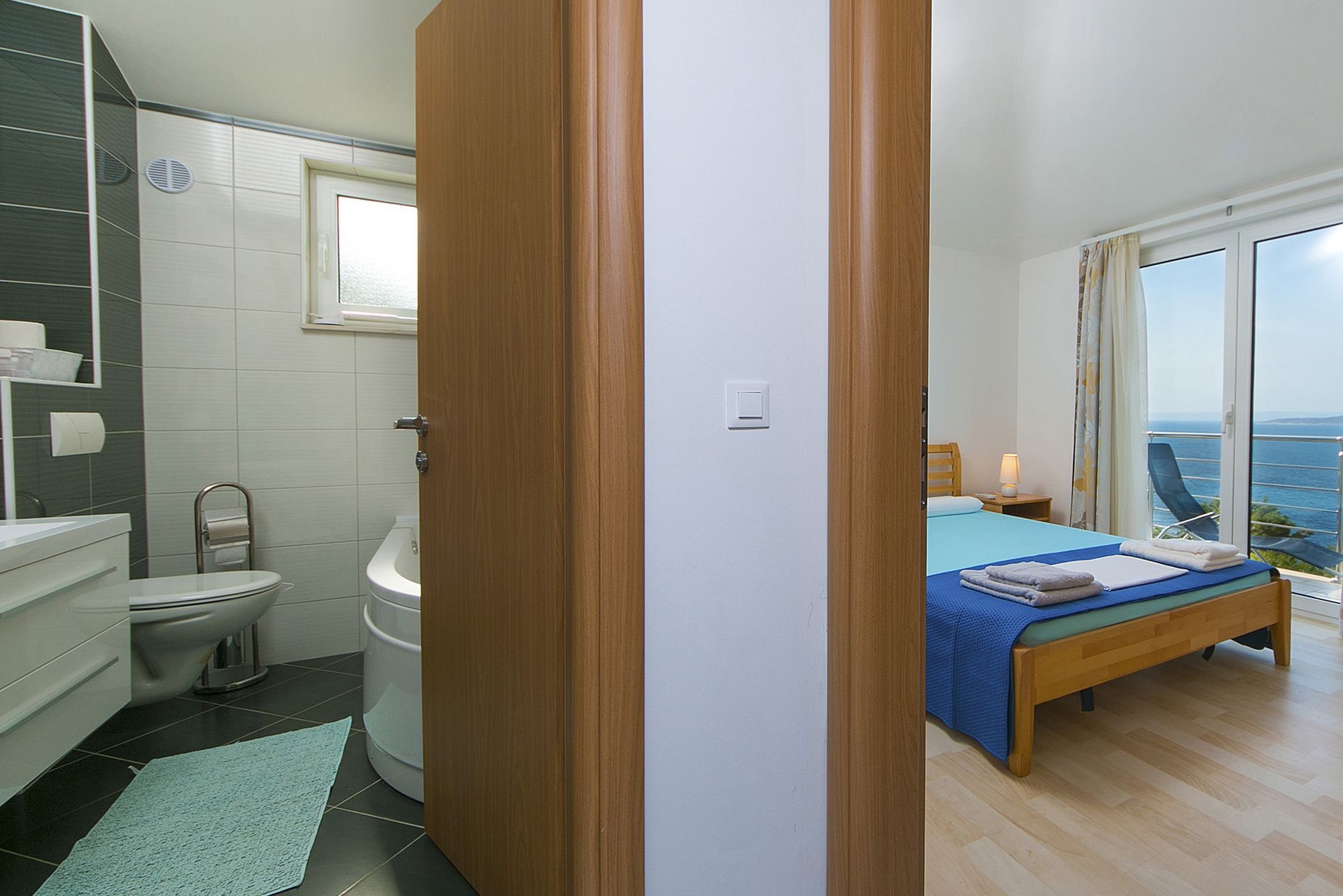 One bedroom apartment with balcony and sea view Brela, Makarska  A-c