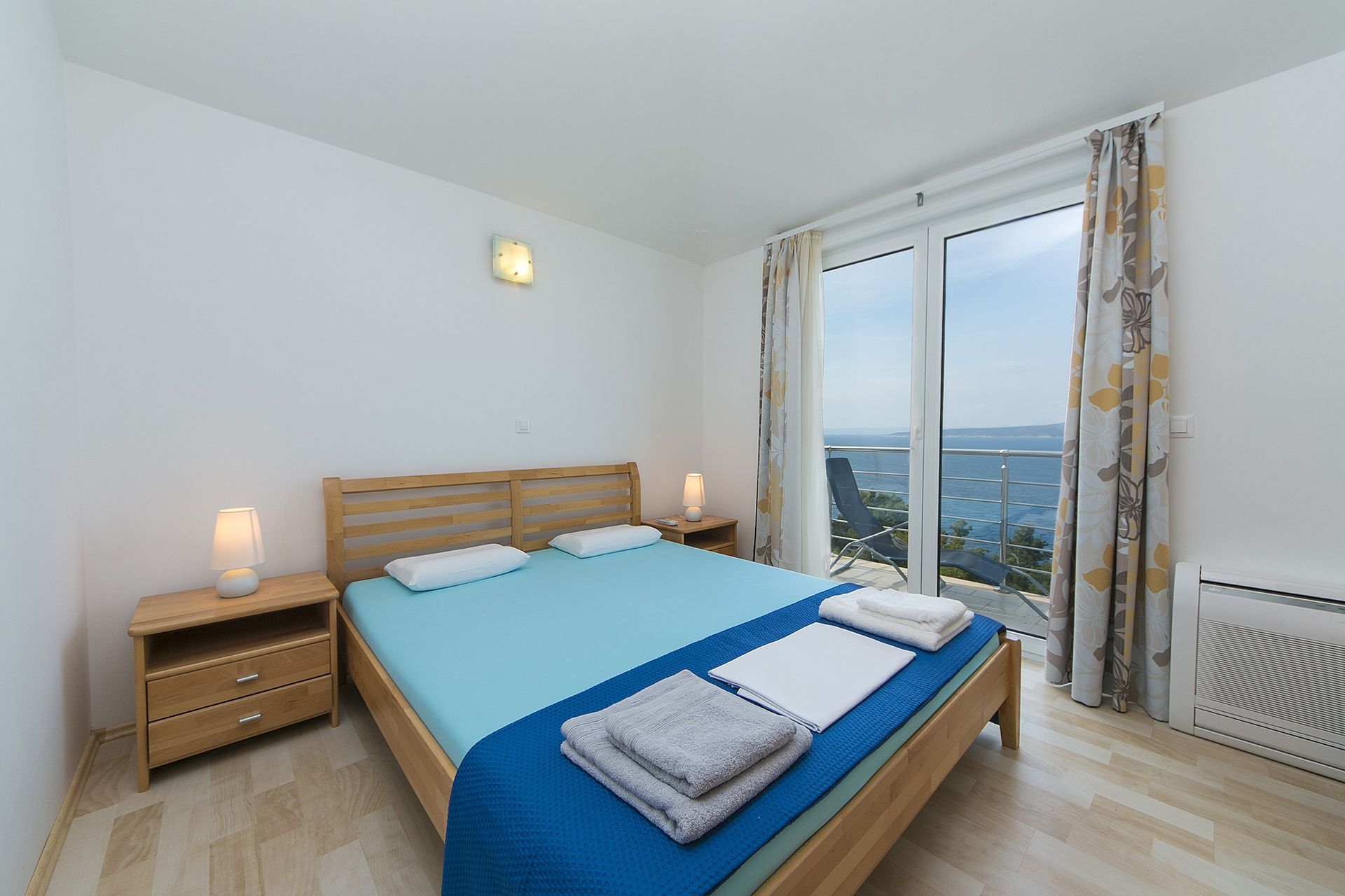 One bedroom apartment with balcony and sea view Brela, Makarska  A-c