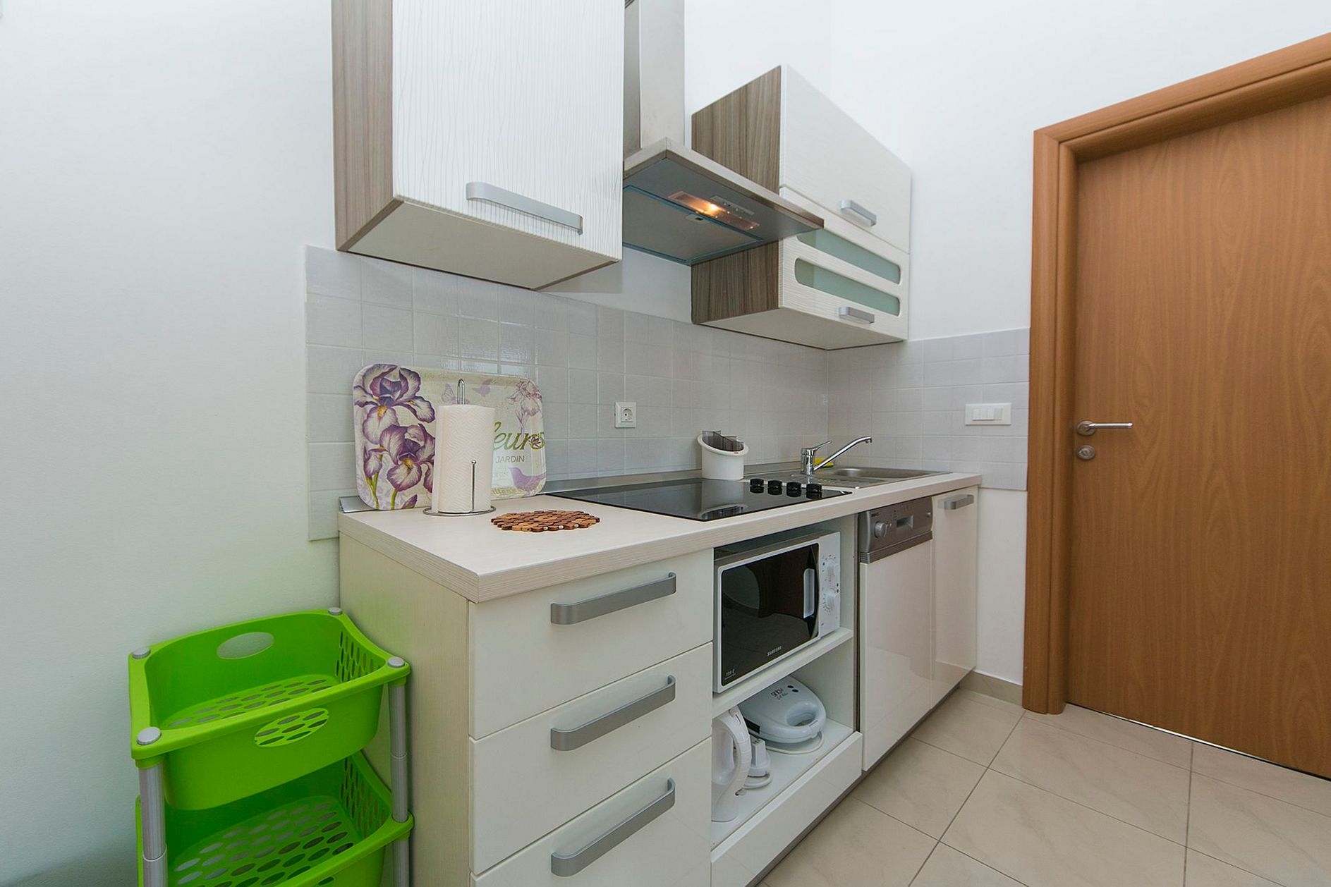 One bedroom apartment with balcony and sea view Brela, Makarska  A-c