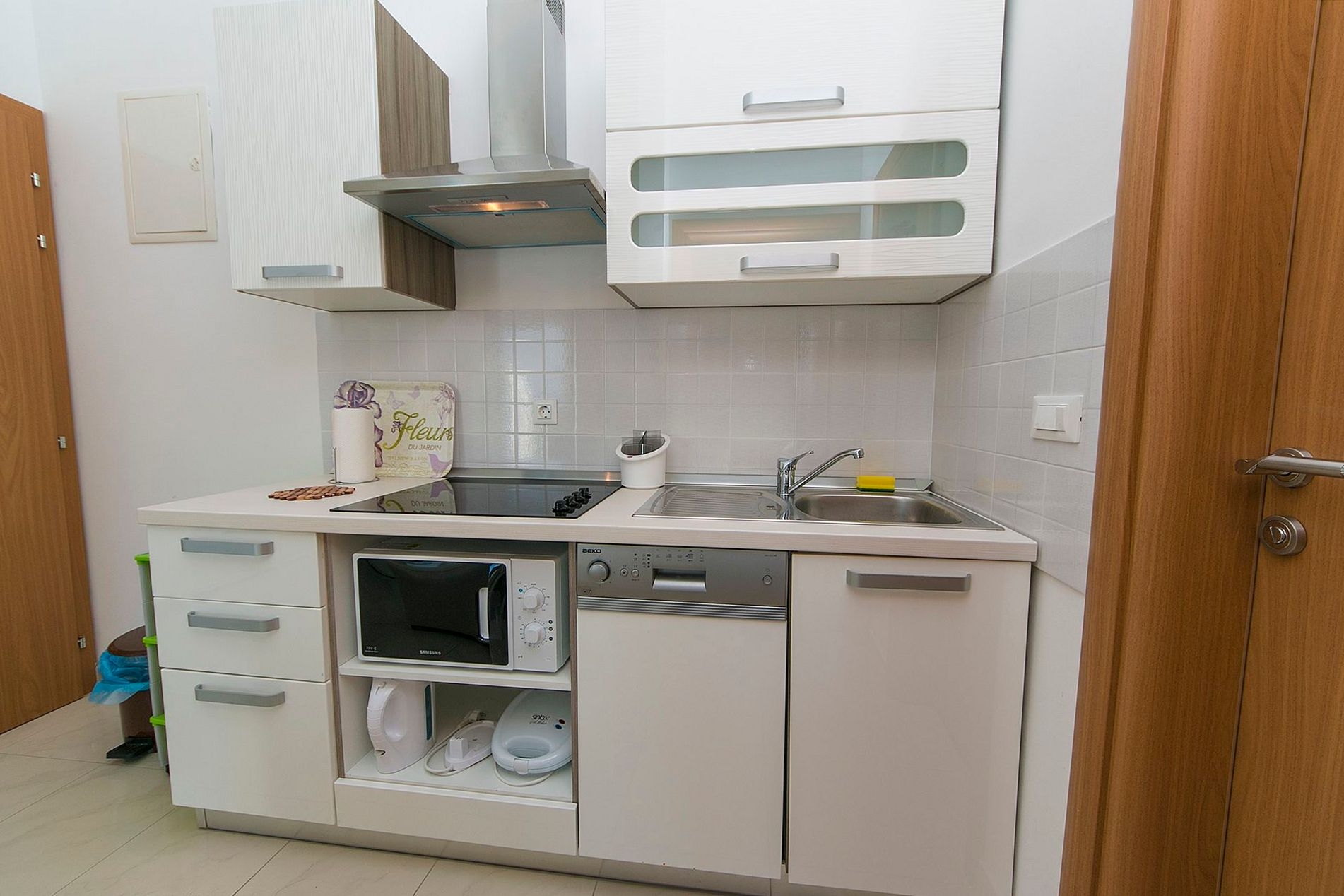 One bedroom apartment with balcony and sea view Brela, Makarska  A-c
