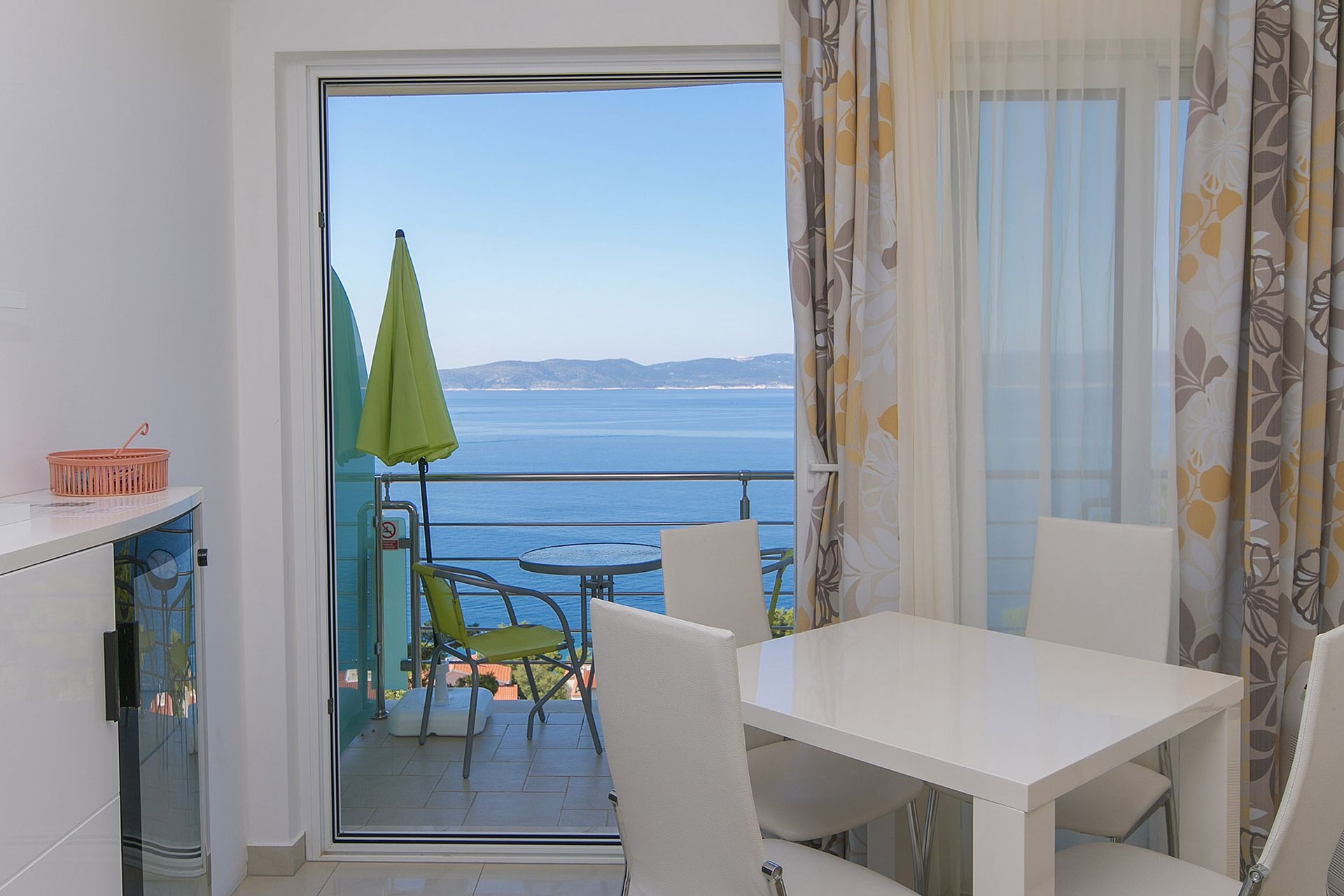 Two bedroom apartment with balcony and sea view Brela, Makarska  A-d