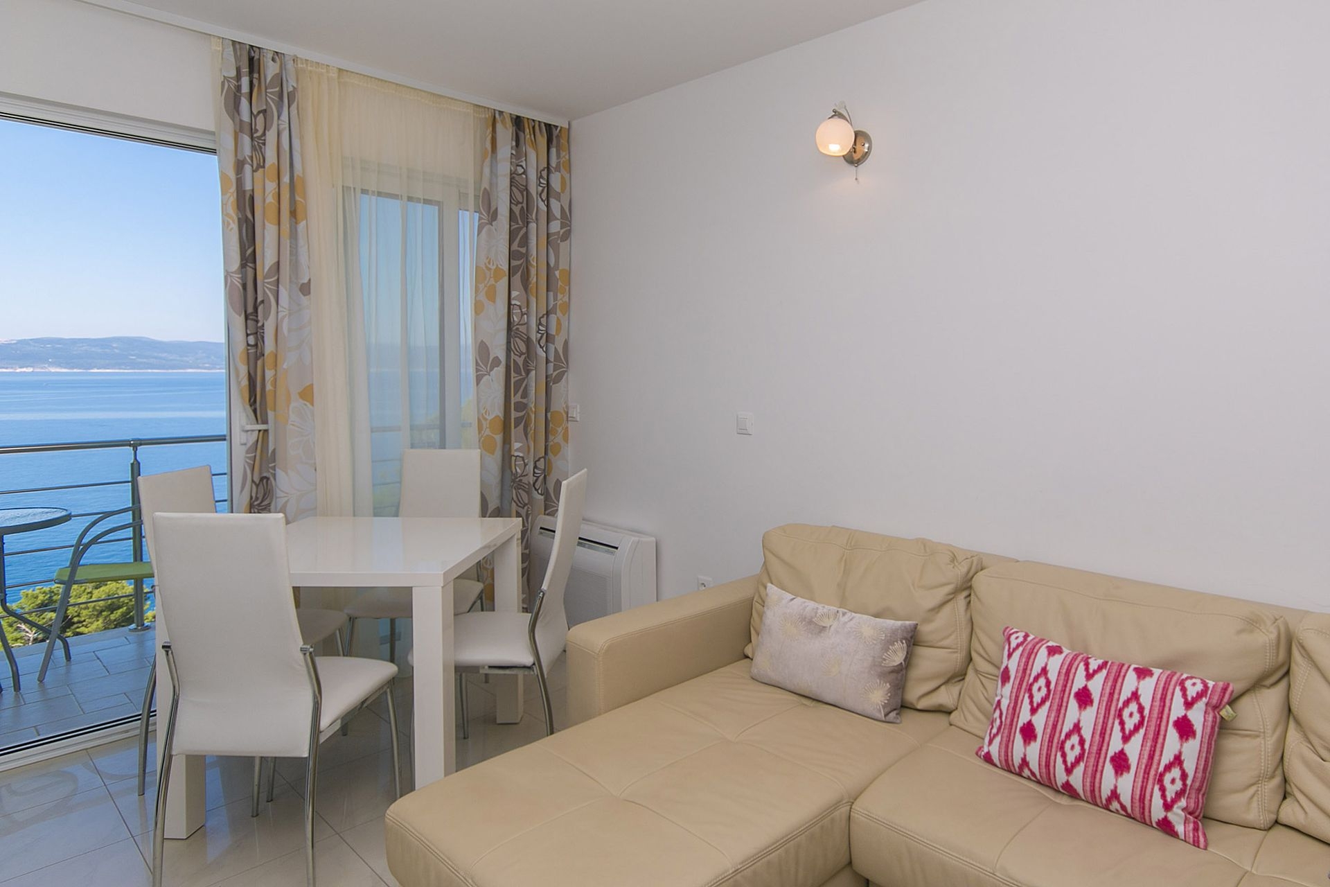 Two bedroom apartment with balcony and sea view Brela, Makarska  A-d
