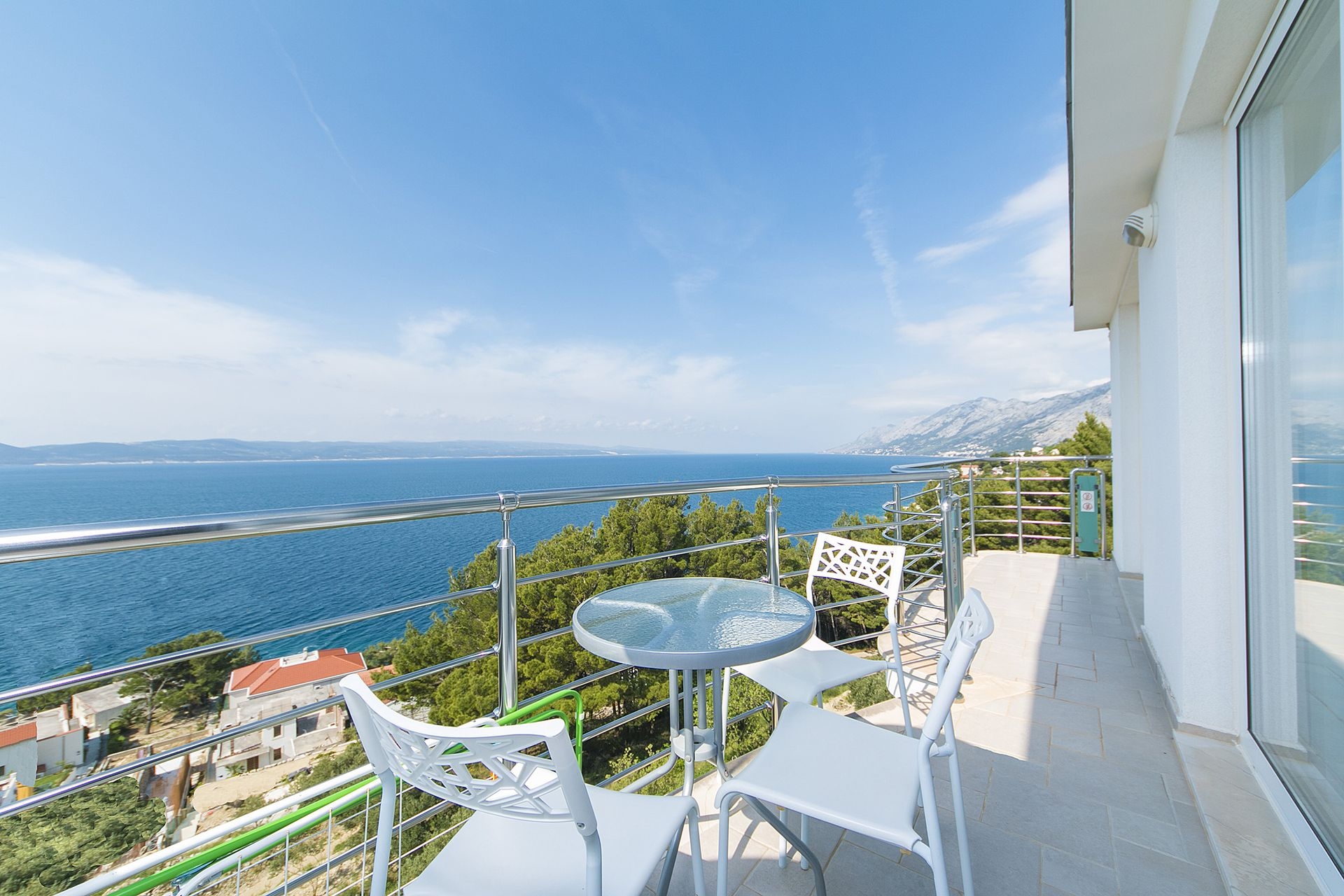 One bedroom apartment with balcony and sea view Brela, Makarska  A-f